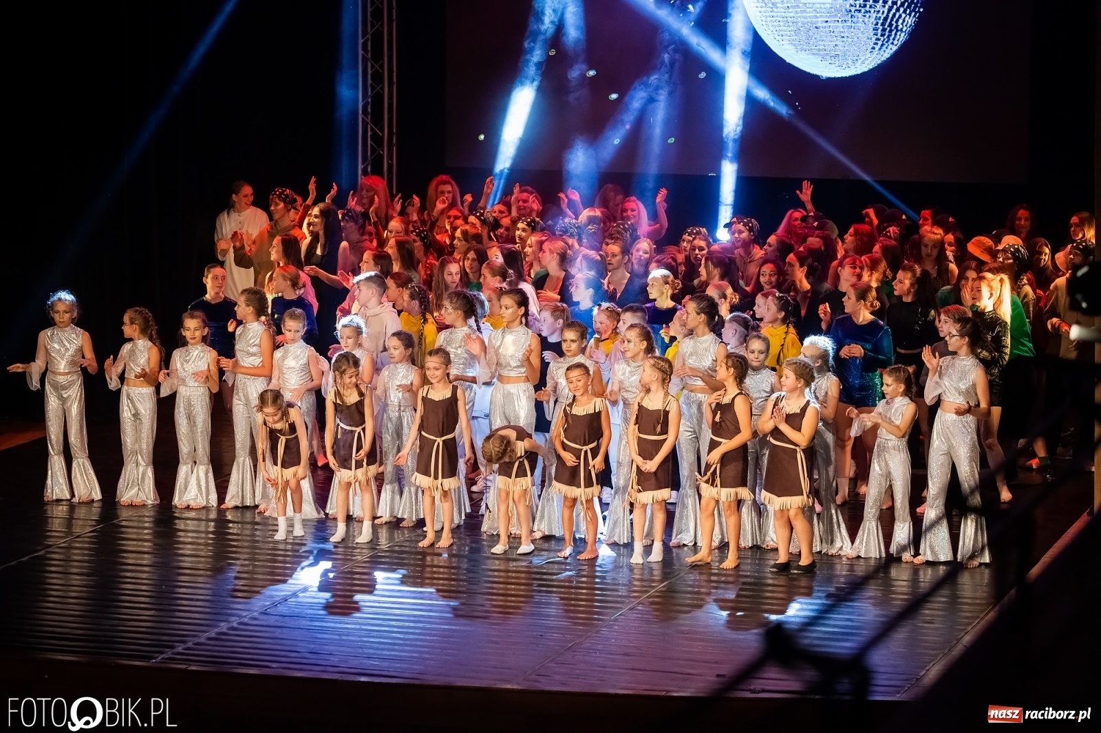 Zdjęcie w galerii na portalu naszraciborz.pl: Jubileuszowa gala zespołu tanecznego Skaza w Raciborskim Centrum Kultury wiadomości z regionu