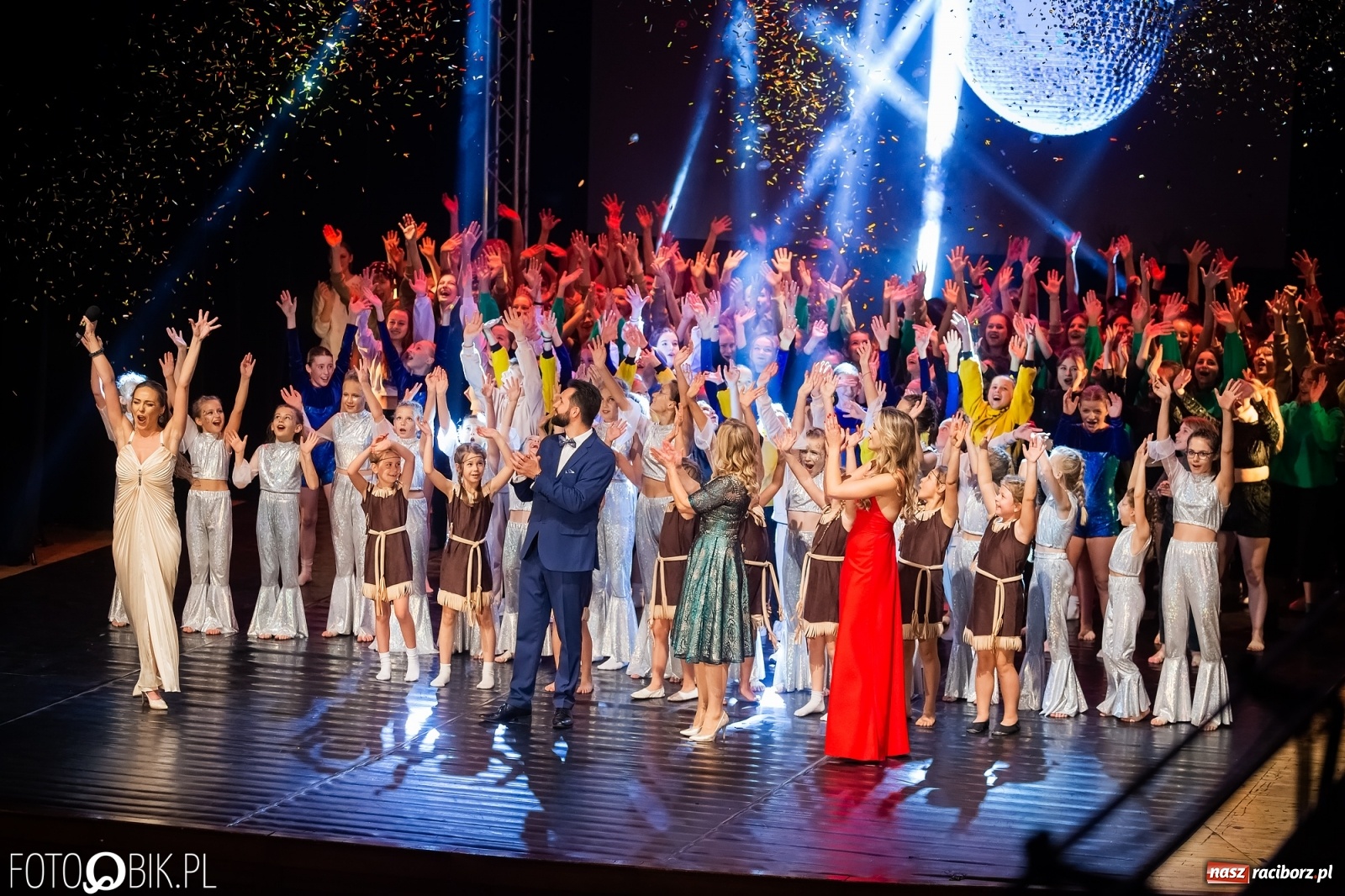 Zdjęcie w galerii na portalu naszraciborz.pl: Jubileuszowa gala zespołu tanecznego Skaza w Raciborskim Centrum Kultury wiadomości z regionu