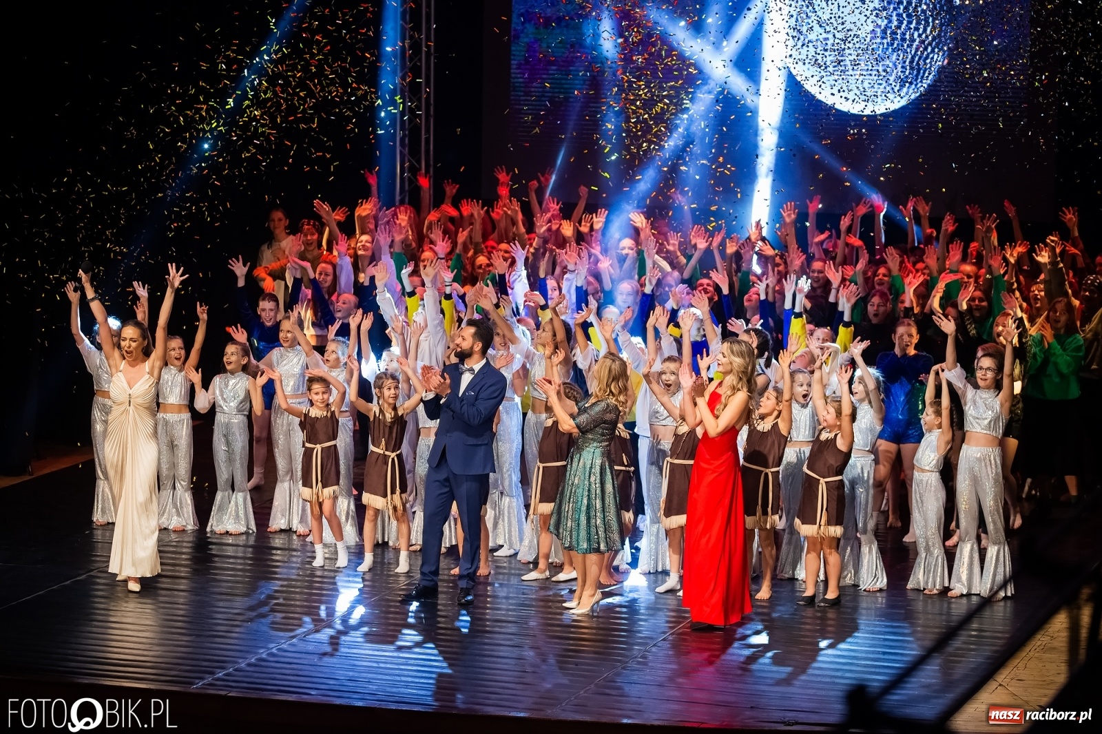 Zdjęcie w galerii na portalu naszraciborz.pl: Jubileuszowa gala zespołu tanecznego Skaza w Raciborskim Centrum Kultury wiadomości z regionu