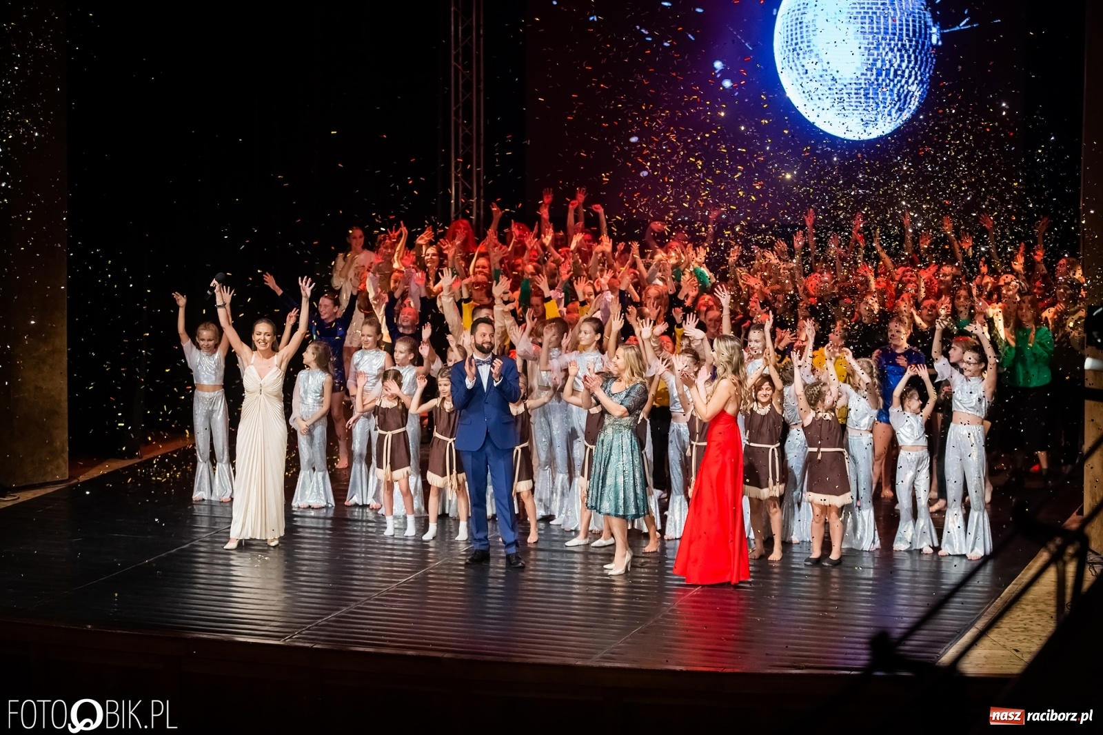 Zdjęcie w galerii na portalu naszraciborz.pl: Jubileuszowa gala zespołu tanecznego Skaza w Raciborskim Centrum Kultury wiadomości z regionu