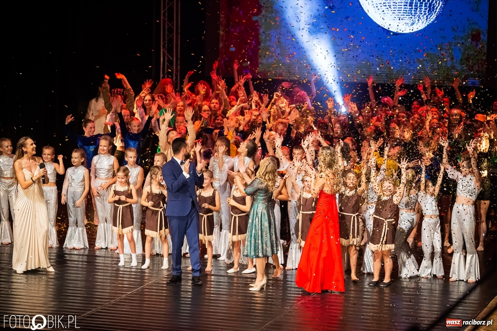 Zdjęcie w galerii na portalu naszraciborz.pl: Jubileuszowa gala zespołu tanecznego Skaza w Raciborskim Centrum Kultury wiadomości z regionu