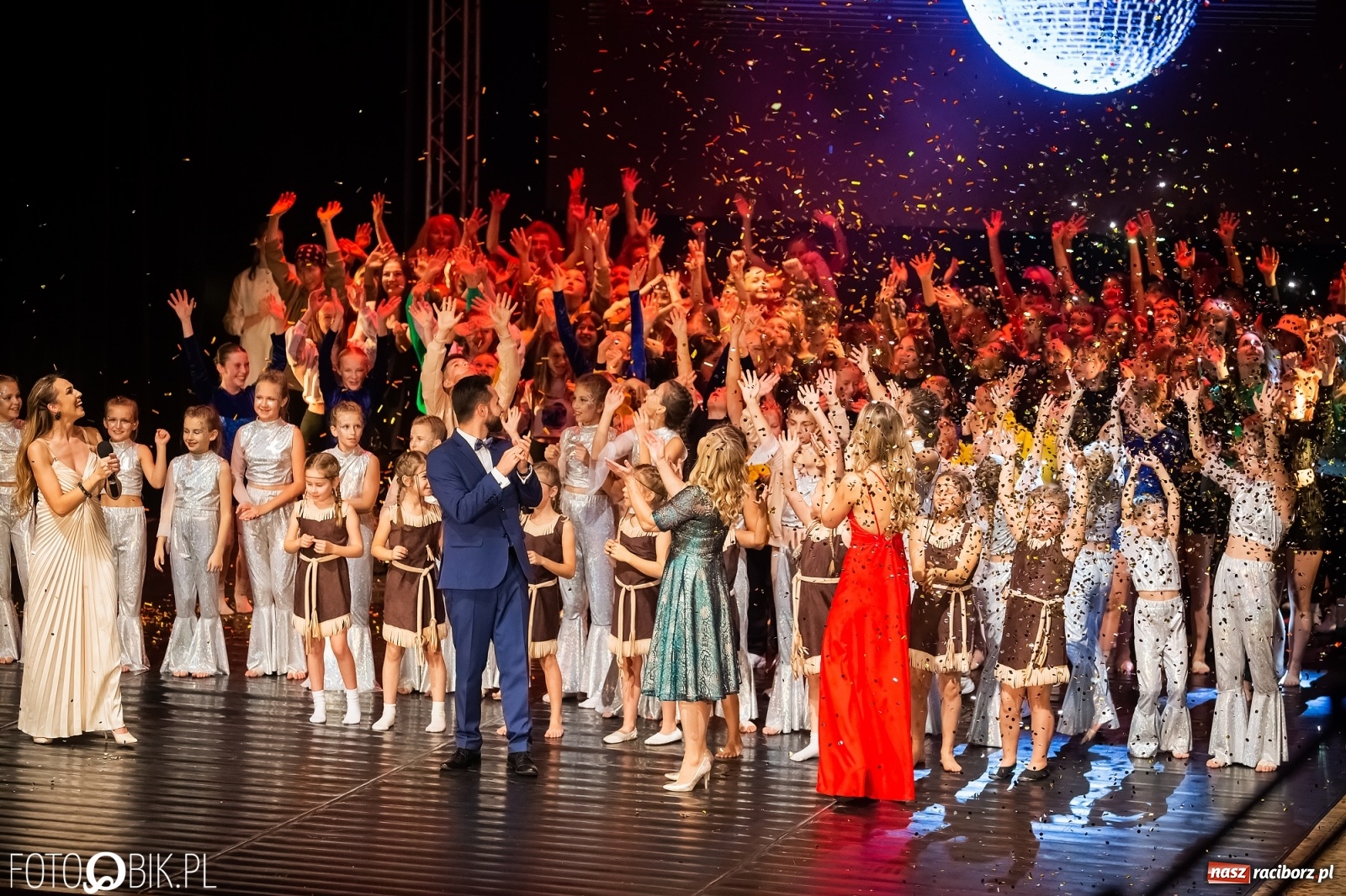 Zdjęcie w galerii na portalu naszraciborz.pl: Jubileuszowa gala zespołu tanecznego Skaza w Raciborskim Centrum Kultury wiadomości z regionu