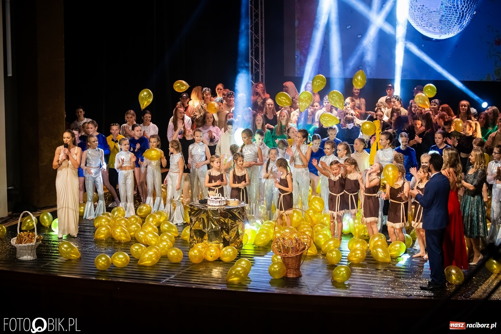 Zdjęcie w galerii na portalu naszraciborz.pl: Jubileuszowa gala zespołu tanecznego Skaza w Raciborskim Centrum Kultury wiadomości z regionu