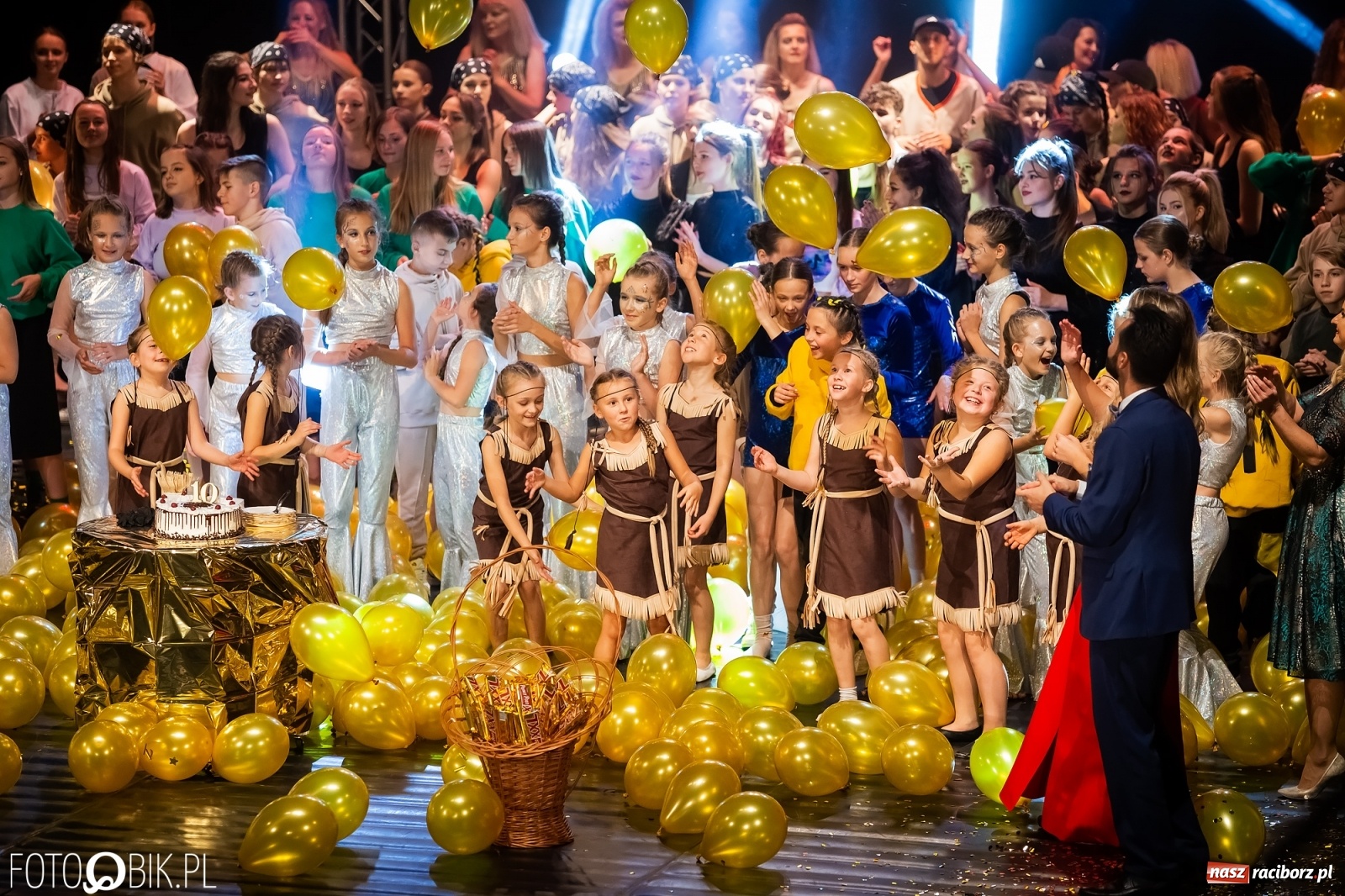 Zdjęcie w galerii na portalu naszraciborz.pl: Jubileuszowa gala zespołu tanecznego Skaza w Raciborskim Centrum Kultury wiadomości z regionu