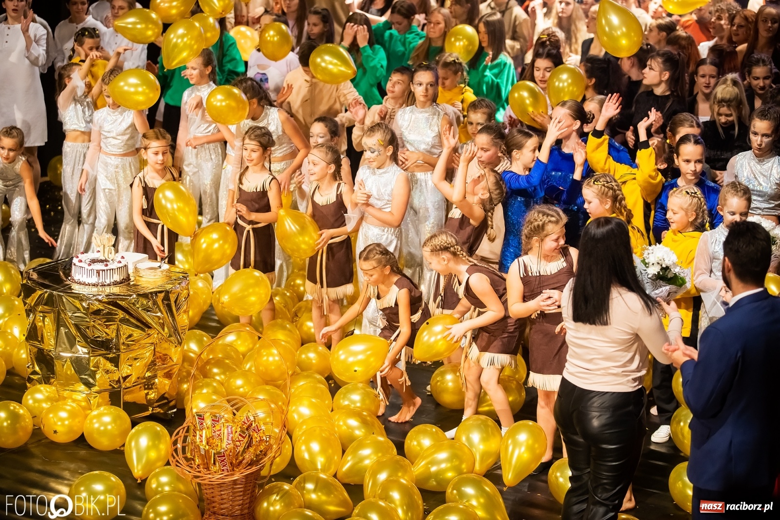Zdjęcie w galerii na portalu naszraciborz.pl: Jubileuszowa gala zespołu tanecznego Skaza w Raciborskim Centrum Kultury wiadomości z regionu