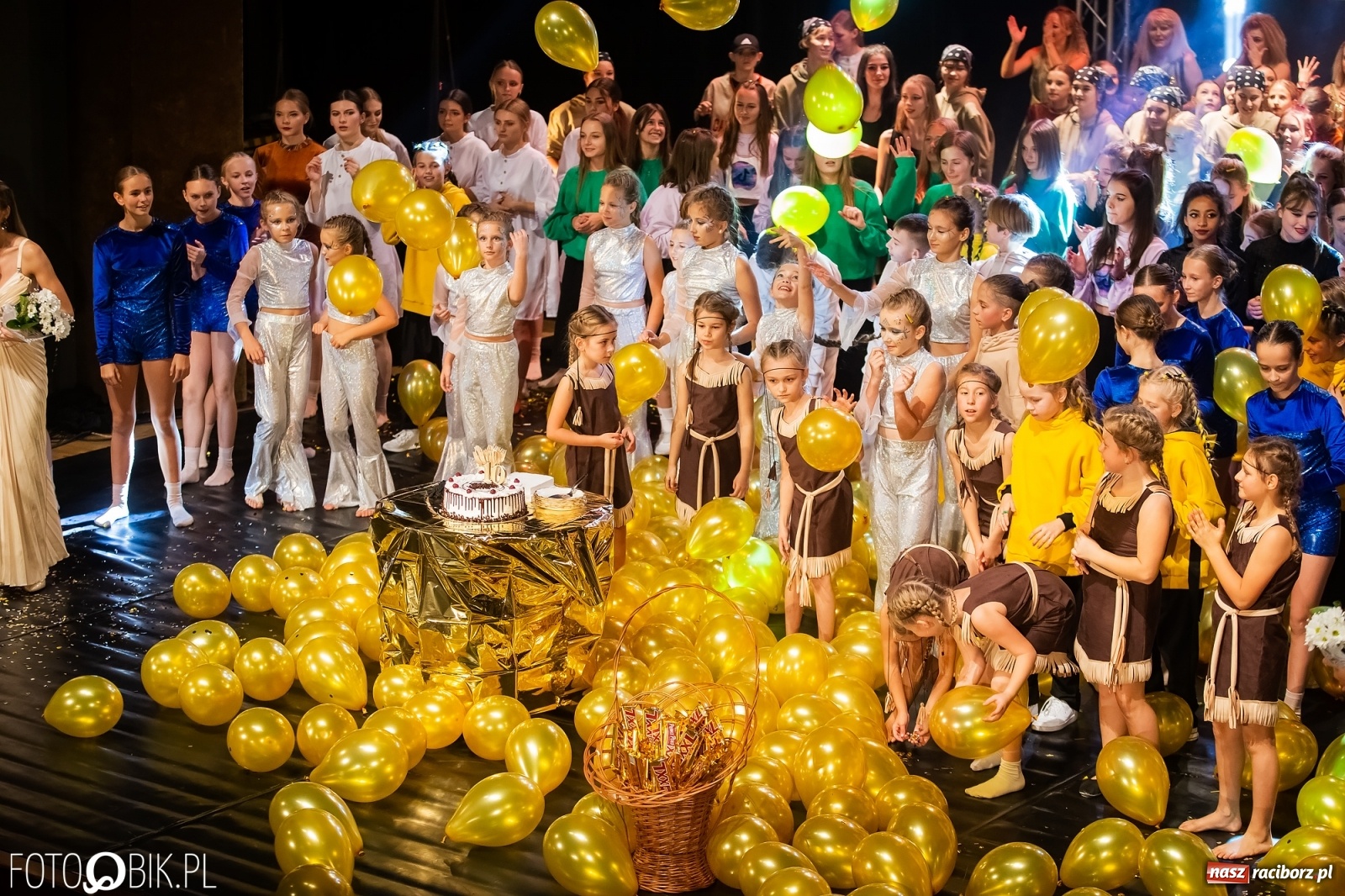 Zdjęcie w galerii na portalu naszraciborz.pl: Jubileuszowa gala zespołu tanecznego Skaza w Raciborskim Centrum Kultury wiadomości z regionu