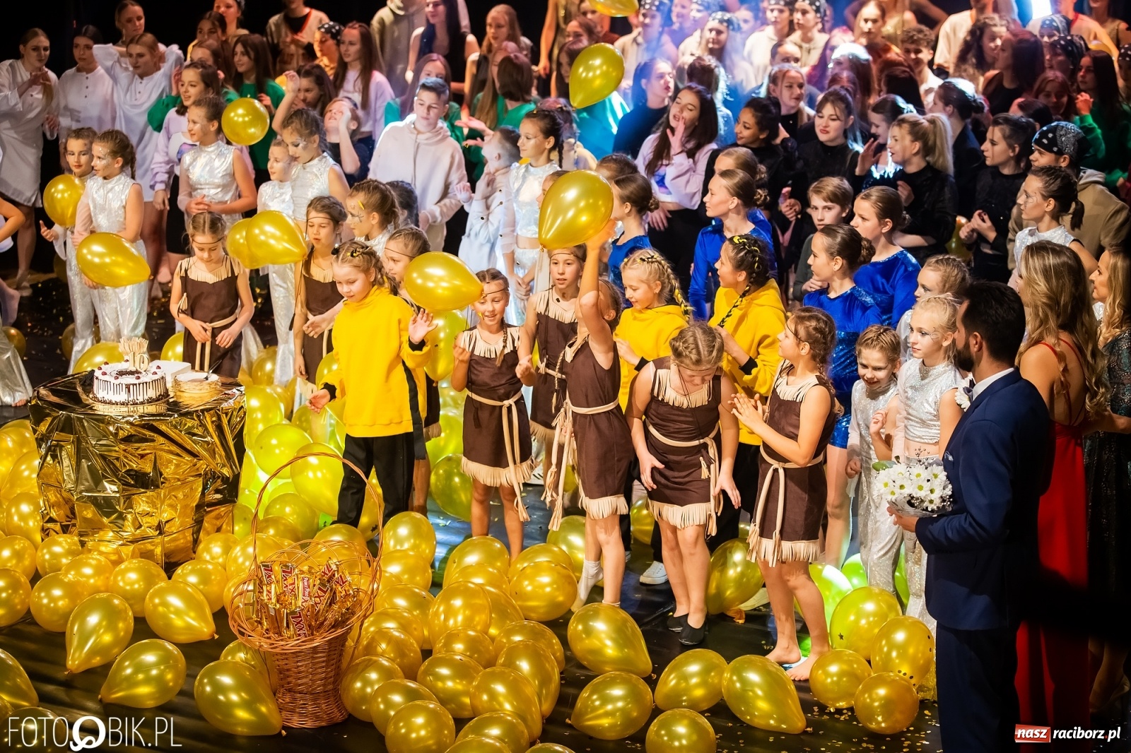 Zdjęcie w galerii na portalu naszraciborz.pl: Jubileuszowa gala zespołu tanecznego Skaza w Raciborskim Centrum Kultury wiadomości z regionu