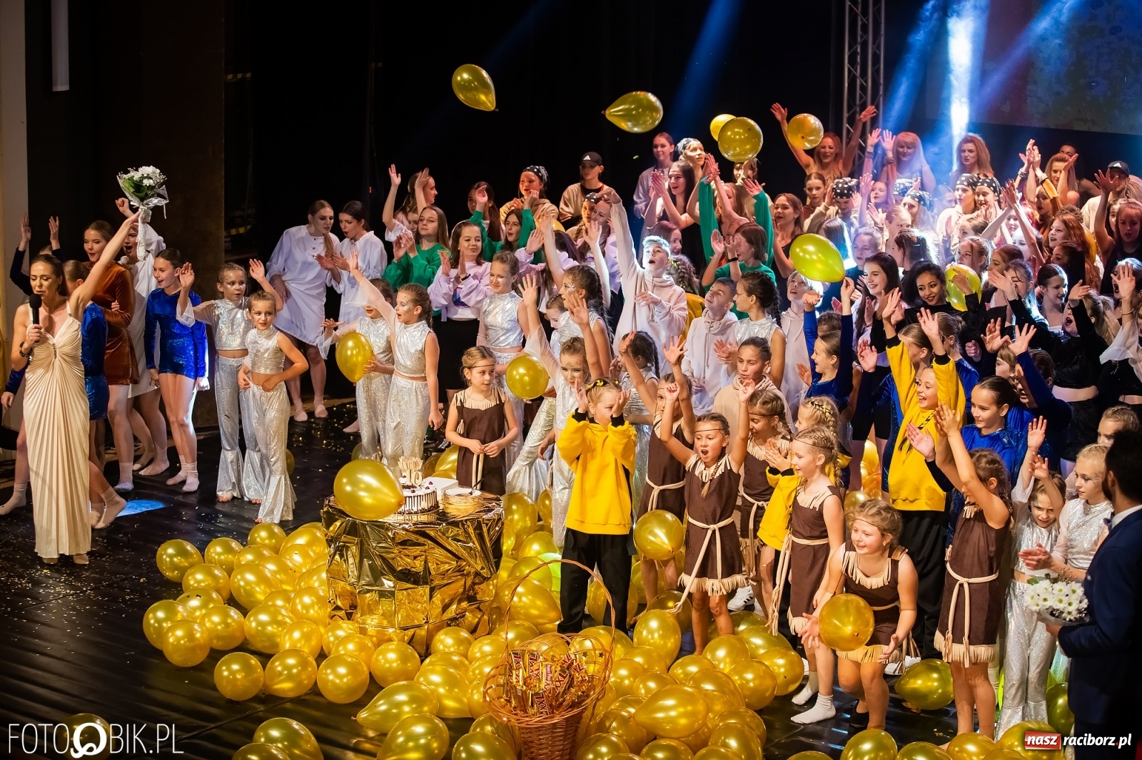 Zdjęcie w galerii na portalu naszraciborz.pl: Jubileuszowa gala zespołu tanecznego Skaza w Raciborskim Centrum Kultury wiadomości z regionu