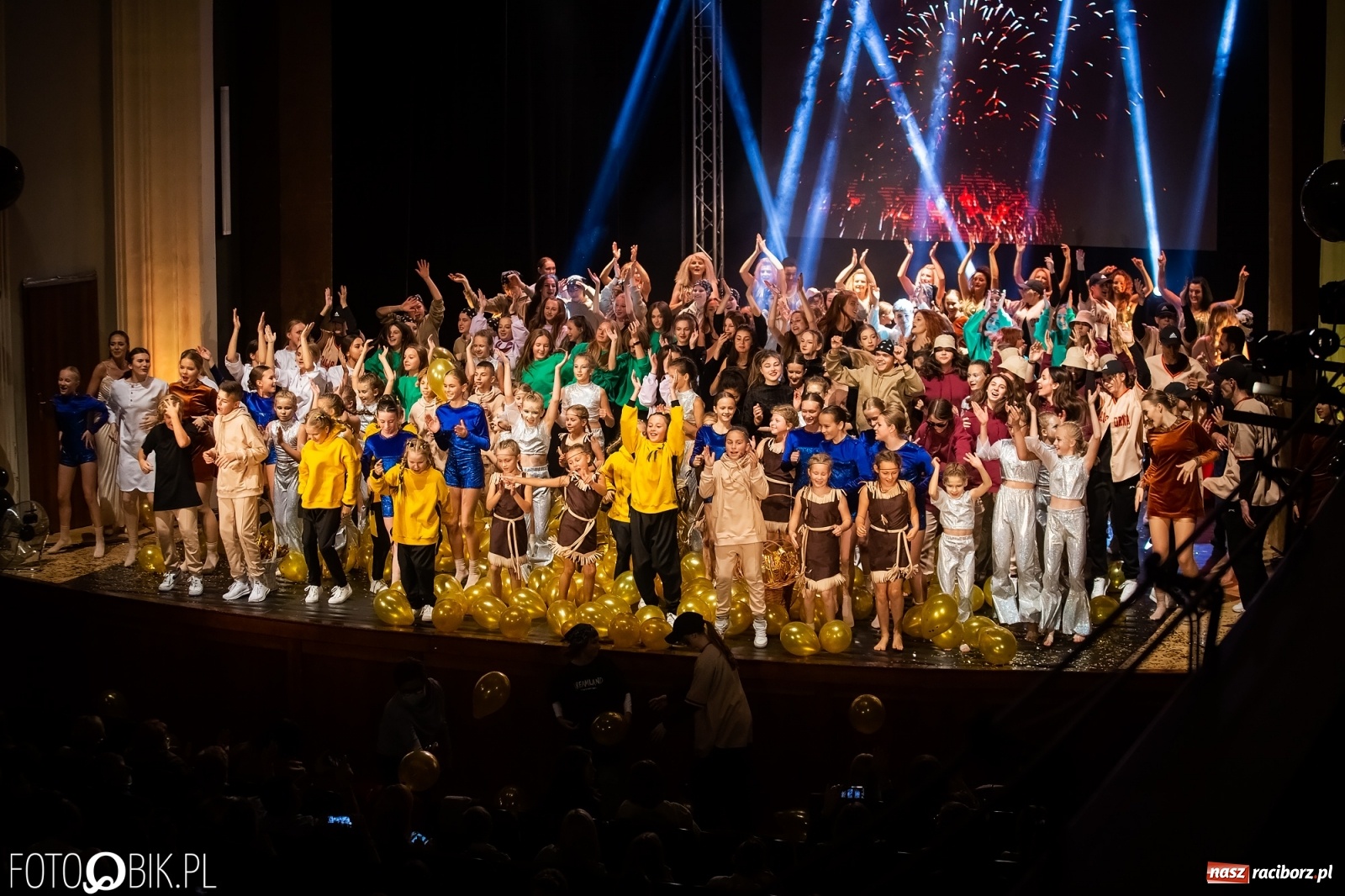 Zdjęcie w galerii na portalu naszraciborz.pl: Jubileuszowa gala zespołu tanecznego Skaza w Raciborskim Centrum Kultury wiadomości z regionu
