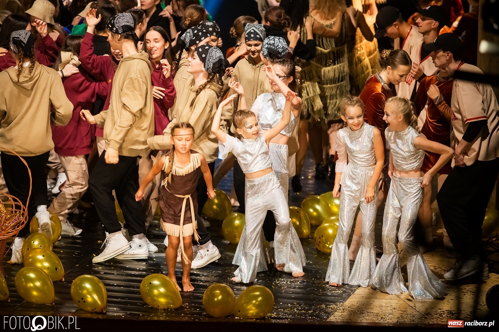 Zdjęcie w galerii na portalu naszraciborz.pl: Jubileuszowa gala zespołu tanecznego Skaza w Raciborskim Centrum Kultury wiadomości z regionu
