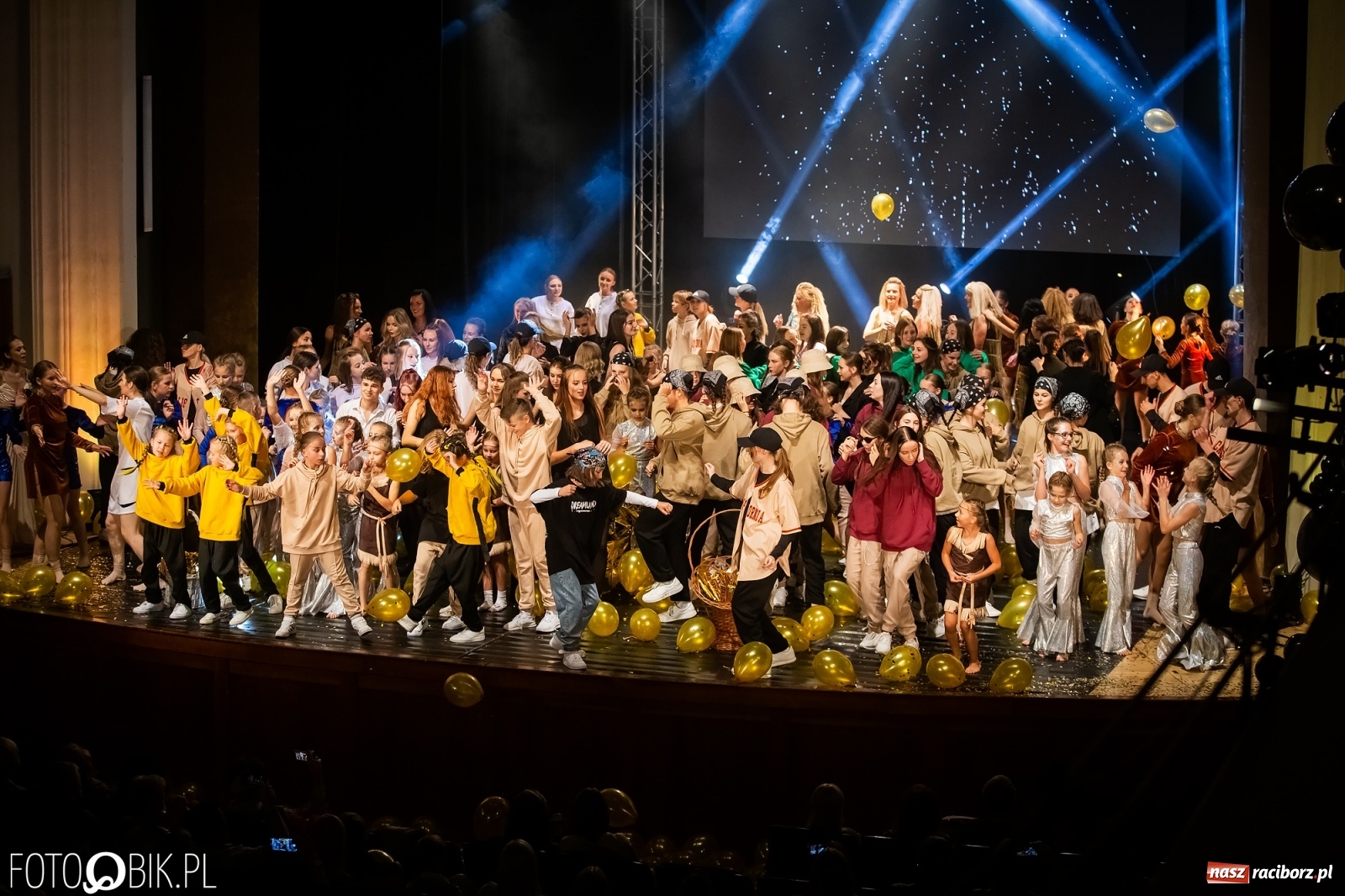 Zdjęcie w galerii na portalu naszraciborz.pl: Jubileuszowa gala zespołu tanecznego Skaza w Raciborskim Centrum Kultury wiadomości z regionu