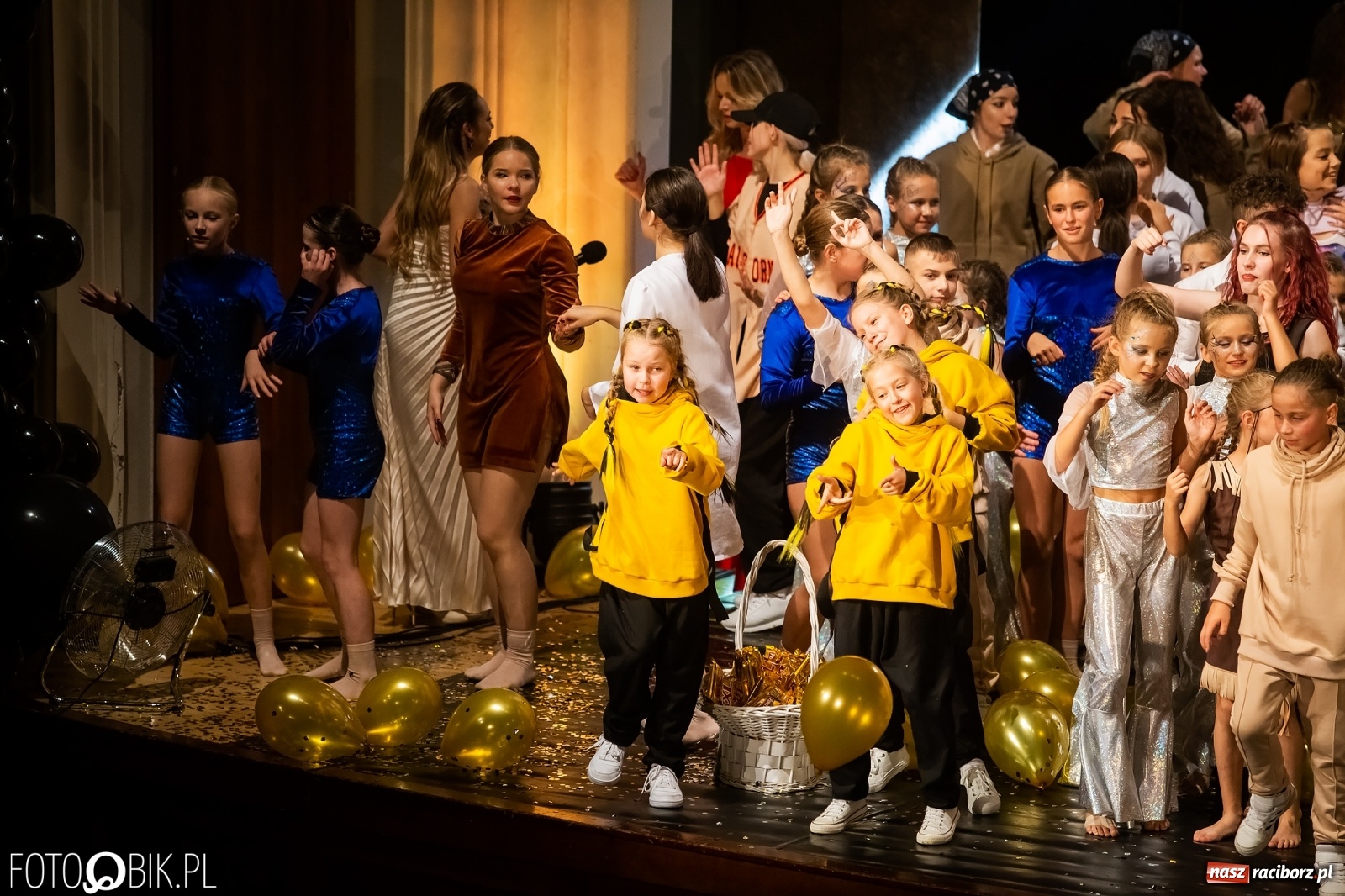 Zdjęcie w galerii na portalu naszraciborz.pl: Jubileuszowa gala zespołu tanecznego Skaza w Raciborskim Centrum Kultury wiadomości z regionu