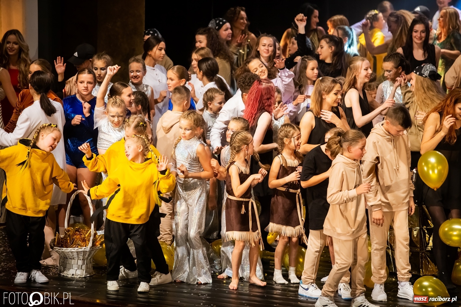 Zdjęcie w galerii na portalu naszraciborz.pl: Jubileuszowa gala zespołu tanecznego Skaza w Raciborskim Centrum Kultury wiadomości z regionu