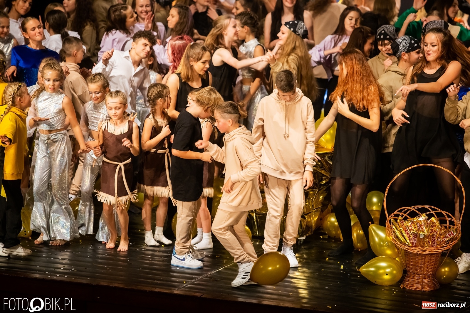 Zdjęcie w galerii na portalu naszraciborz.pl: Jubileuszowa gala zespołu tanecznego Skaza w Raciborskim Centrum Kultury wiadomości z regionu