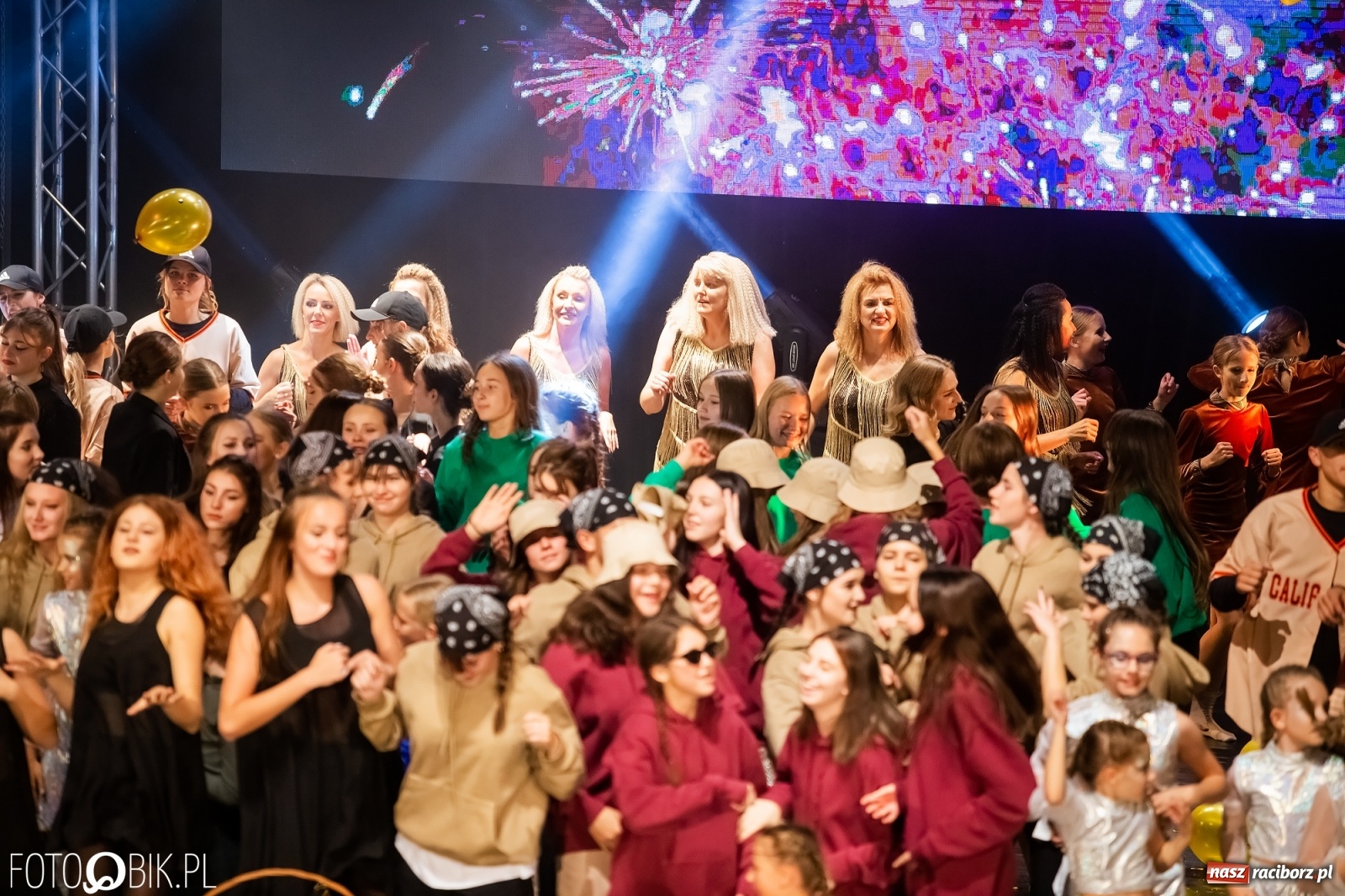 Zdjęcie w galerii na portalu naszraciborz.pl: Jubileuszowa gala zespołu tanecznego Skaza w Raciborskim Centrum Kultury wiadomości z regionu