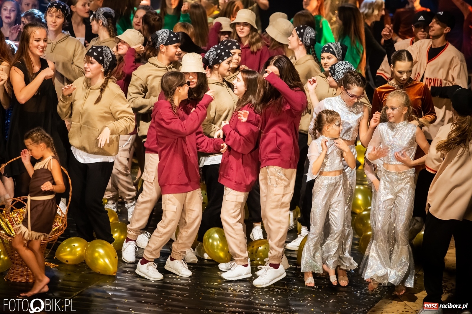 Zdjęcie w galerii na portalu naszraciborz.pl: Jubileuszowa gala zespołu tanecznego Skaza w Raciborskim Centrum Kultury wiadomości z regionu