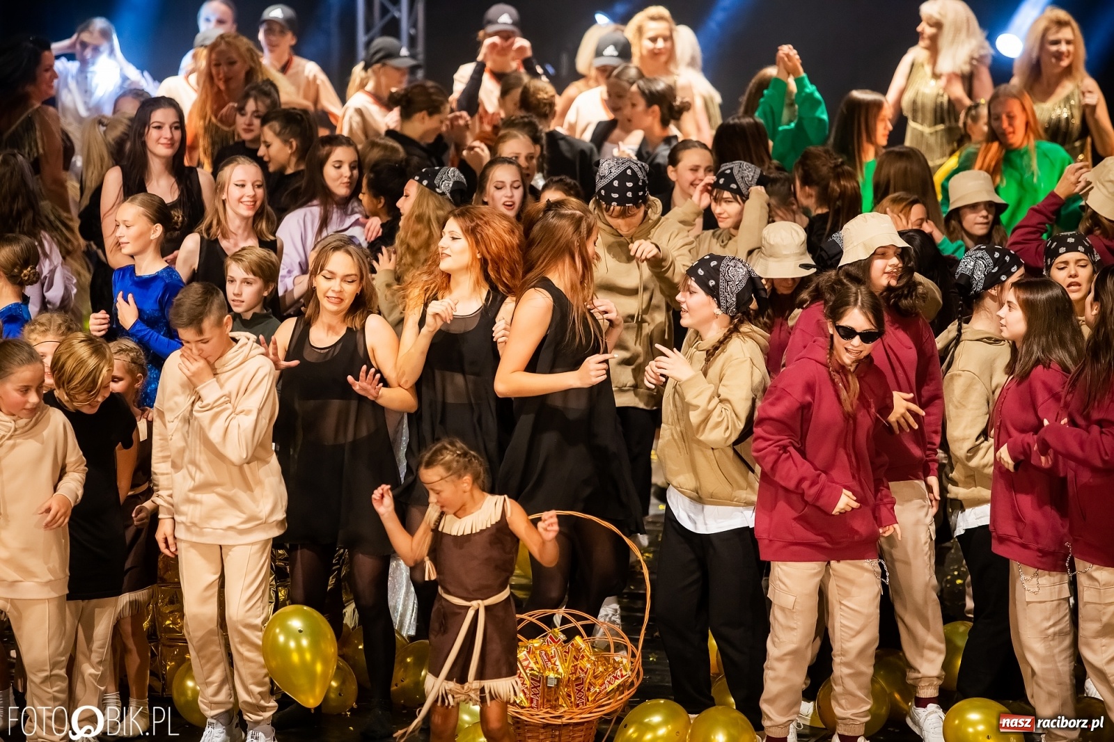 Zdjęcie w galerii na portalu naszraciborz.pl: Jubileuszowa gala zespołu tanecznego Skaza w Raciborskim Centrum Kultury wiadomości z regionu