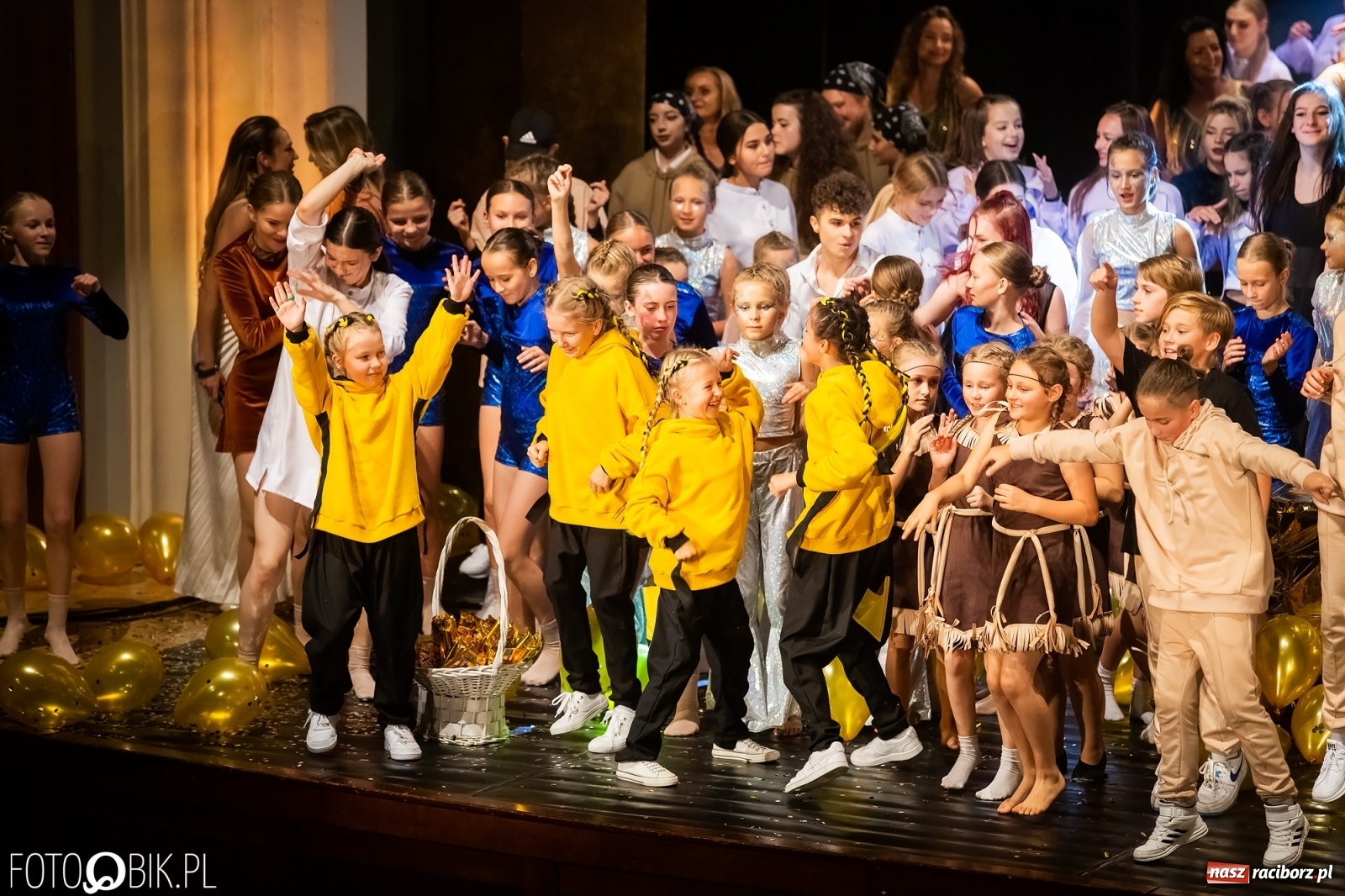 Zdjęcie w galerii na portalu naszraciborz.pl: Jubileuszowa gala zespołu tanecznego Skaza w Raciborskim Centrum Kultury wiadomości z regionu