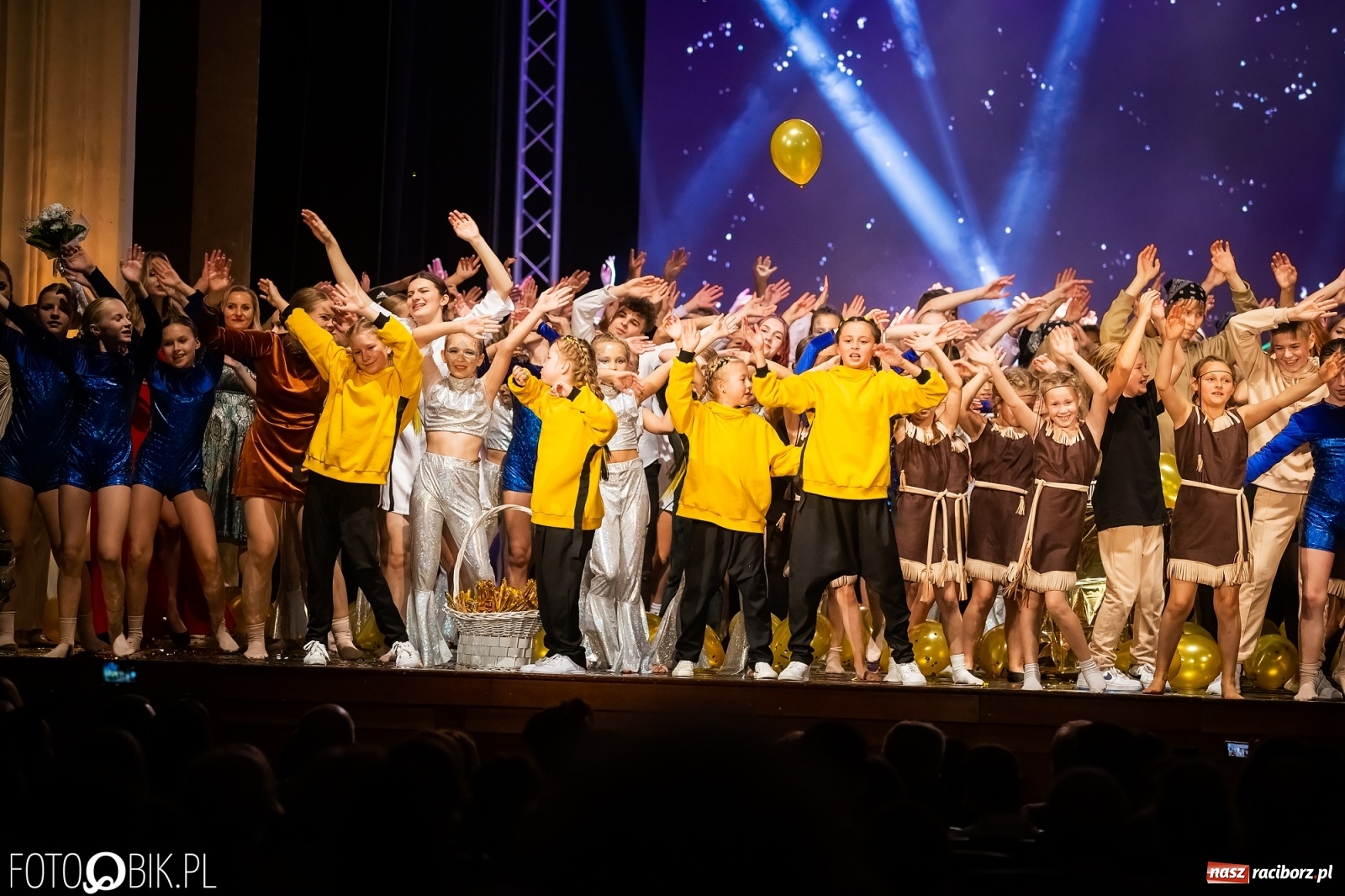 Zdjęcie w galerii na portalu naszraciborz.pl: Jubileuszowa gala zespołu tanecznego Skaza w Raciborskim Centrum Kultury wiadomości z regionu