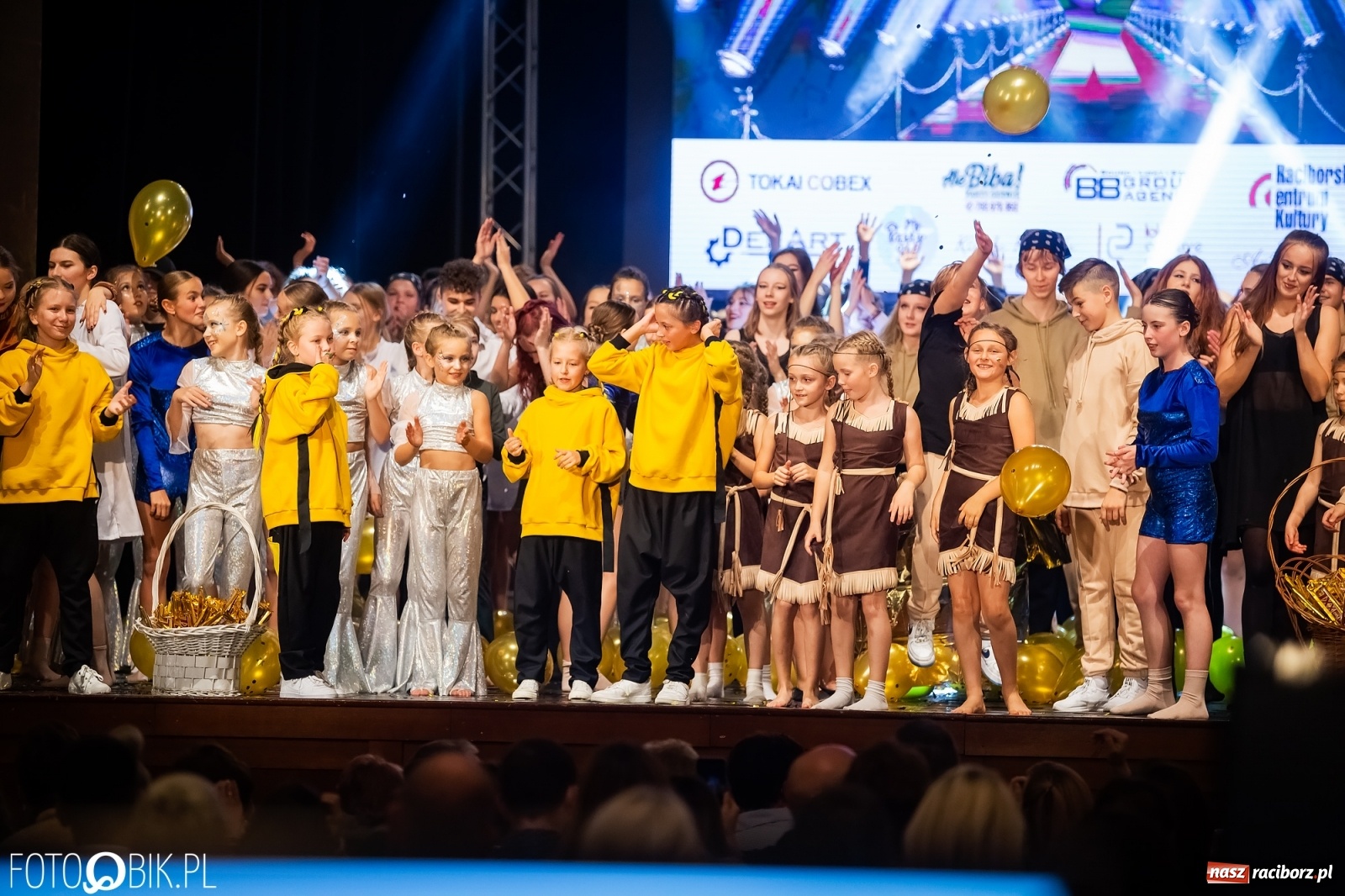 Zdjęcie w galerii na portalu naszraciborz.pl: Jubileuszowa gala zespołu tanecznego Skaza w Raciborskim Centrum Kultury wiadomości z regionu