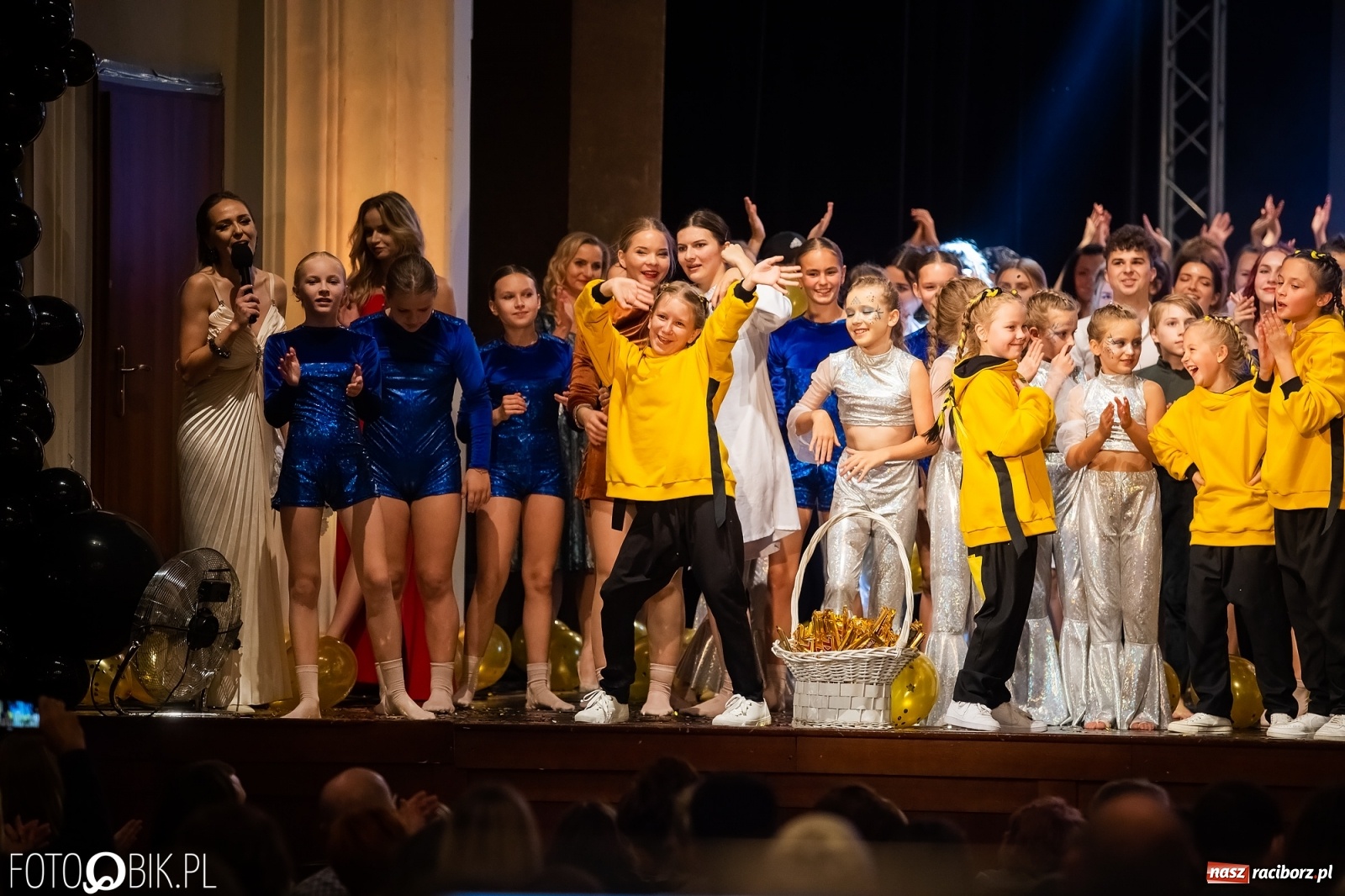 Zdjęcie w galerii na portalu naszraciborz.pl: Jubileuszowa gala zespołu tanecznego Skaza w Raciborskim Centrum Kultury wiadomości z regionu