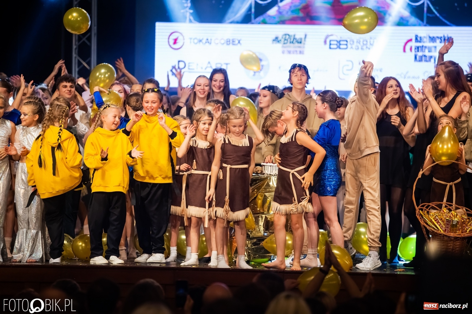 Zdjęcie w galerii na portalu naszraciborz.pl: Jubileuszowa gala zespołu tanecznego Skaza w Raciborskim Centrum Kultury wiadomości z regionu