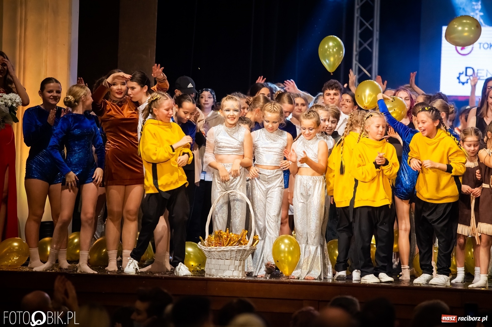 Zdjęcie w galerii na portalu naszraciborz.pl: Jubileuszowa gala zespołu tanecznego Skaza w Raciborskim Centrum Kultury wiadomości z regionu