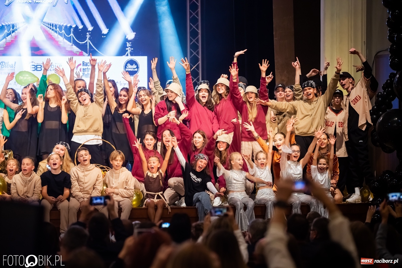 Zdjęcie w galerii na portalu naszraciborz.pl: Jubileuszowa gala zespołu tanecznego Skaza w Raciborskim Centrum Kultury wiadomości z regionu