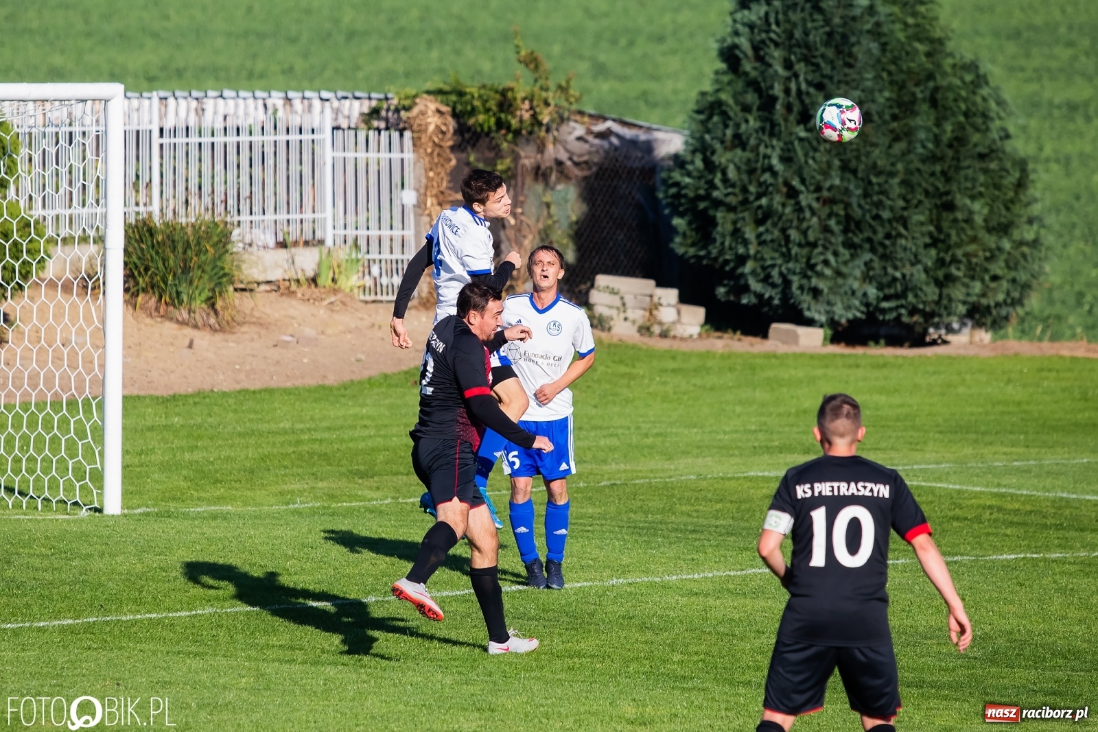 Zdjęcie w galerii na portalu naszraciborz.pl: B klasa. Zwycięska passa Pietraszyna trwa [FOTO] wiadomości z regionu