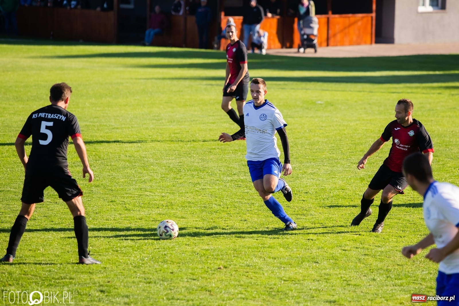Zdjęcie w galerii na portalu naszraciborz.pl: B klasa. Zwycięska passa Pietraszyna trwa [FOTO] wiadomości z regionu