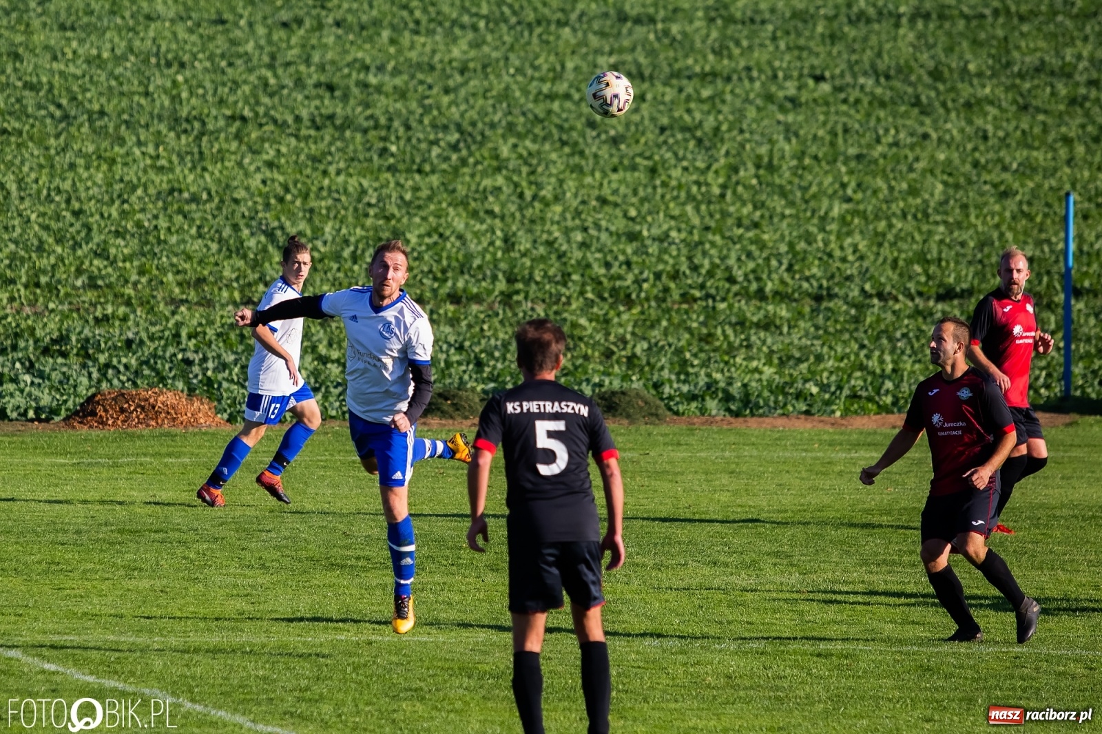 Zdjęcie w galerii na portalu naszraciborz.pl: B klasa. Zwycięska passa Pietraszyna trwa [FOTO] wiadomości z regionu