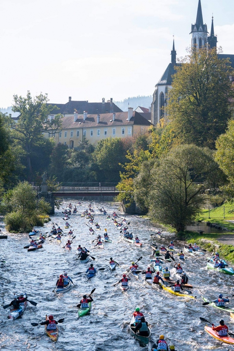 Zdjęcie w galerii na portalu naszraciborz.pl: Raciborzanie pojechali na Krumlovský vodácký maraton 2021 wiadomości z regionu