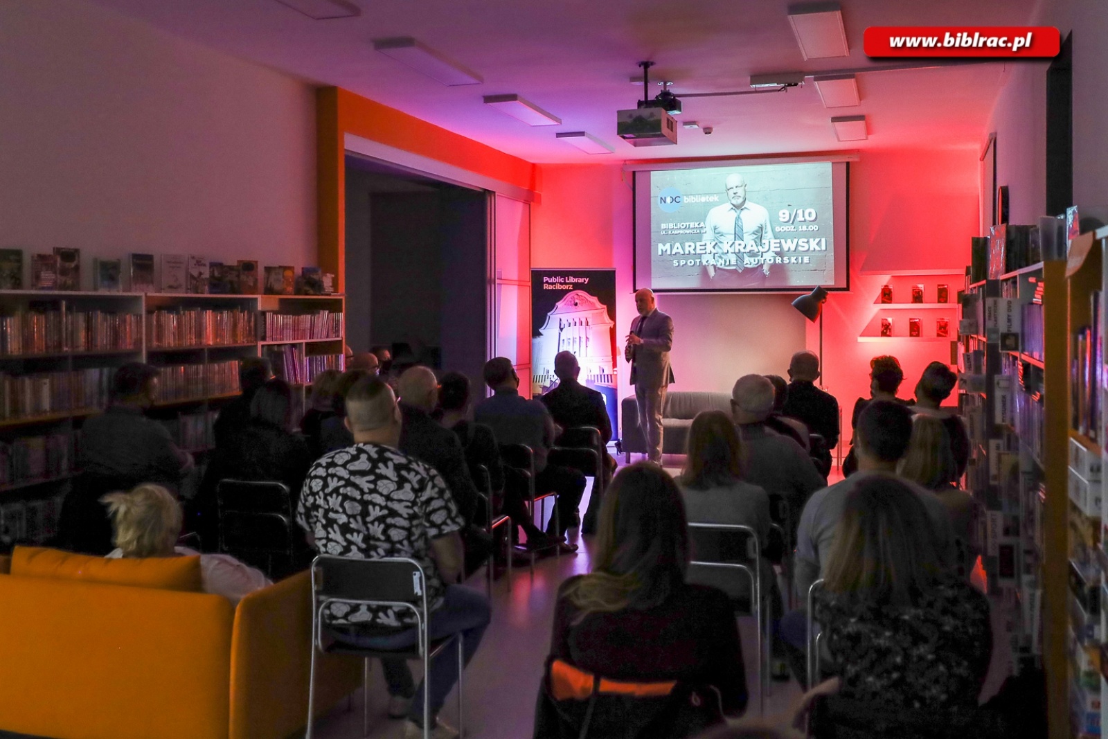 Zdjęcie w galerii na portalu naszraciborz.pl: Mistrz kryminału gościł w raciborskiej bibliotece wiadomości z regionu