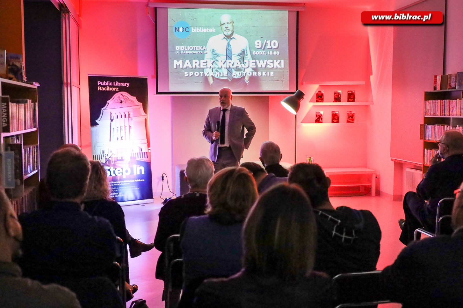 Zdjęcie w galerii na portalu naszraciborz.pl: Mistrz kryminału gościł w raciborskiej bibliotece wiadomości z regionu