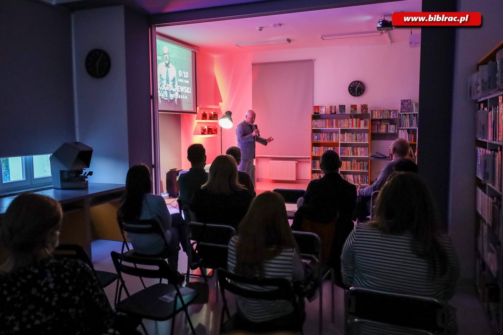 Zdjęcie w galerii na portalu naszraciborz.pl: Mistrz kryminału gościł w raciborskiej bibliotece wiadomości z regionu