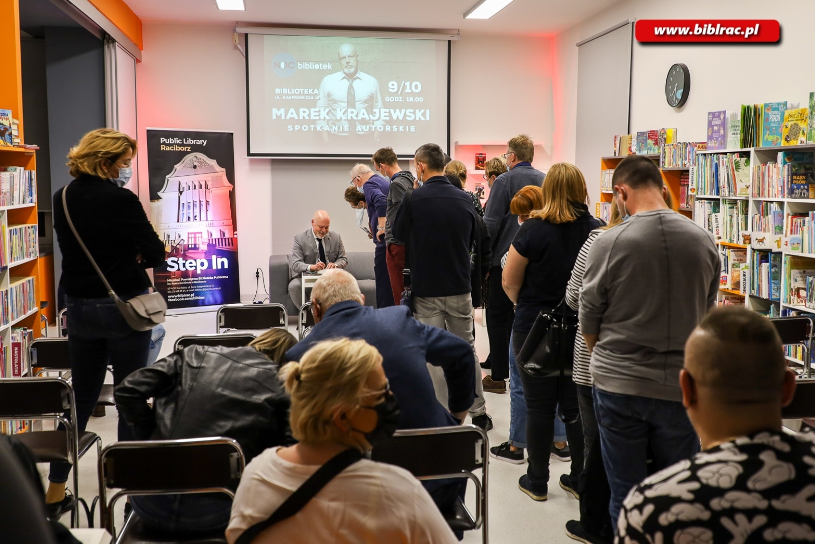 Zdjęcie w galerii na portalu naszraciborz.pl: Mistrz kryminału gościł w raciborskiej bibliotece wiadomości z regionu