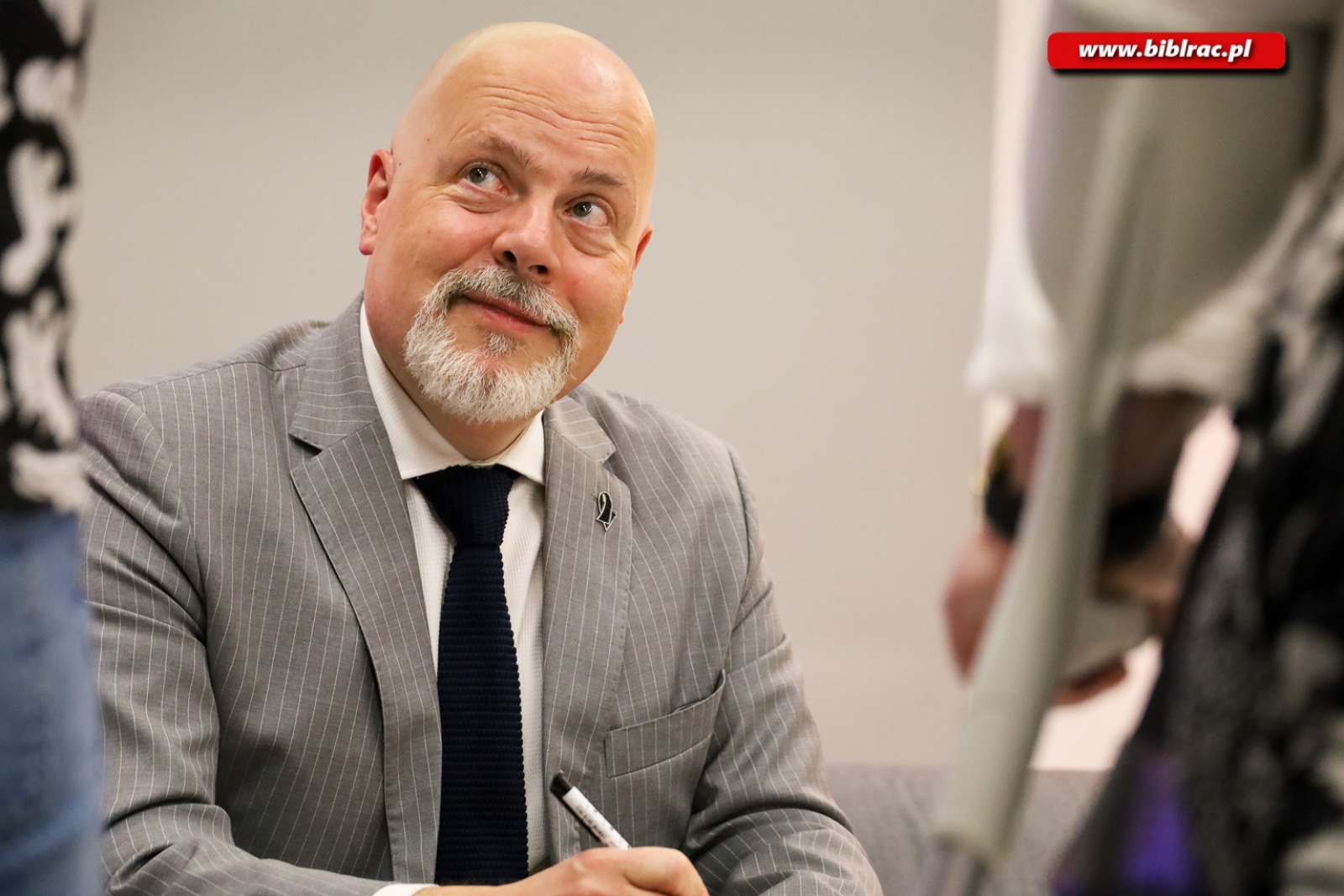 Zdjęcie w galerii na portalu naszraciborz.pl: Mistrz kryminału gościł w raciborskiej bibliotece wiadomości z regionu