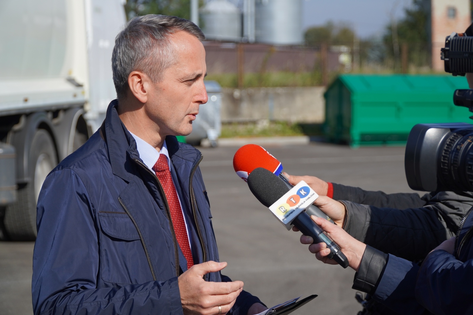 Zdjęcie w galerii na portalu naszraciborz.pl: Miejska spółka kupiła pierwszą śmieciarkę, Empol złożył odwołanie wiadomości z regionu
