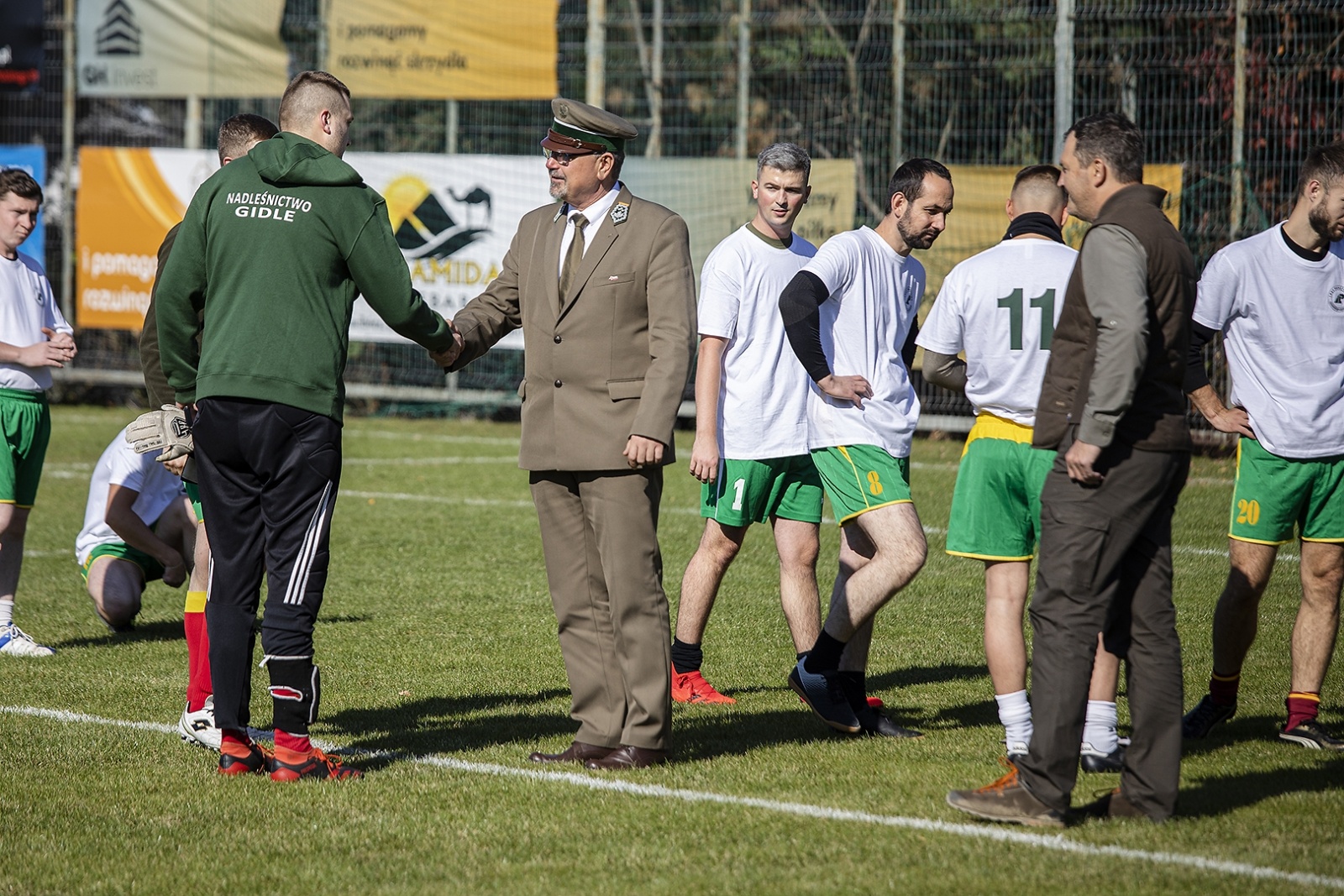 Zdjęcie w galerii na portalu naszraciborz.pl: Piłkarska rywalizacja LKS 07 Markowice i Lasów Państwowych. Klub dostał finansowe wsparcie wiadomości z regionu