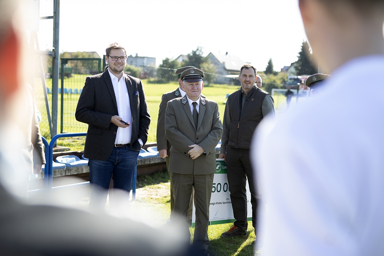 Zdjęcie w galerii na portalu naszraciborz.pl: Piłkarska rywalizacja LKS 07 Markowice i Lasów Państwowych. Klub dostał finansowe wsparcie wiadomości z regionu