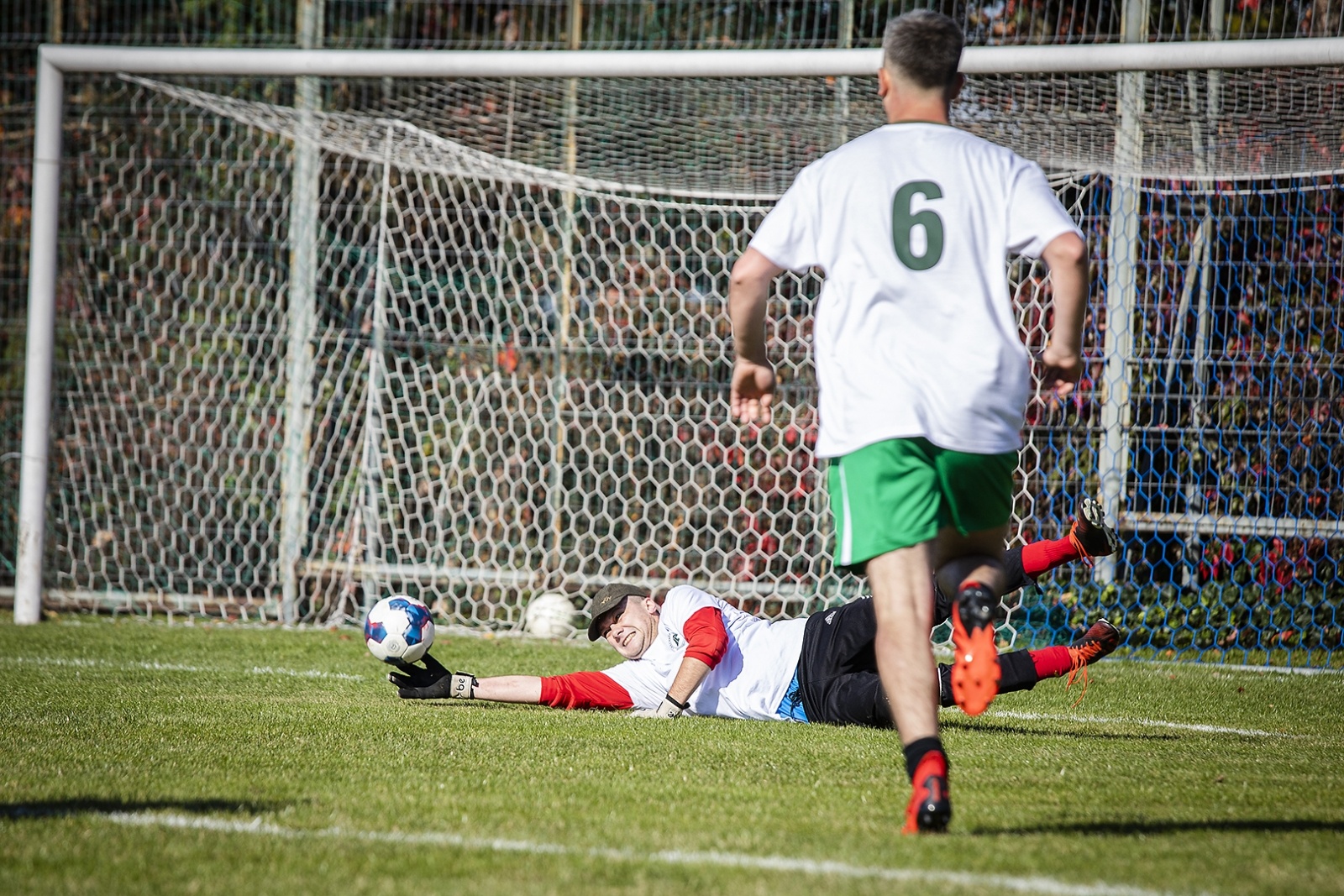 Zdjęcie w galerii na portalu naszraciborz.pl: Piłkarska rywalizacja LKS 07 Markowice i Lasów Państwowych. Klub dostał finansowe wsparcie wiadomości z regionu