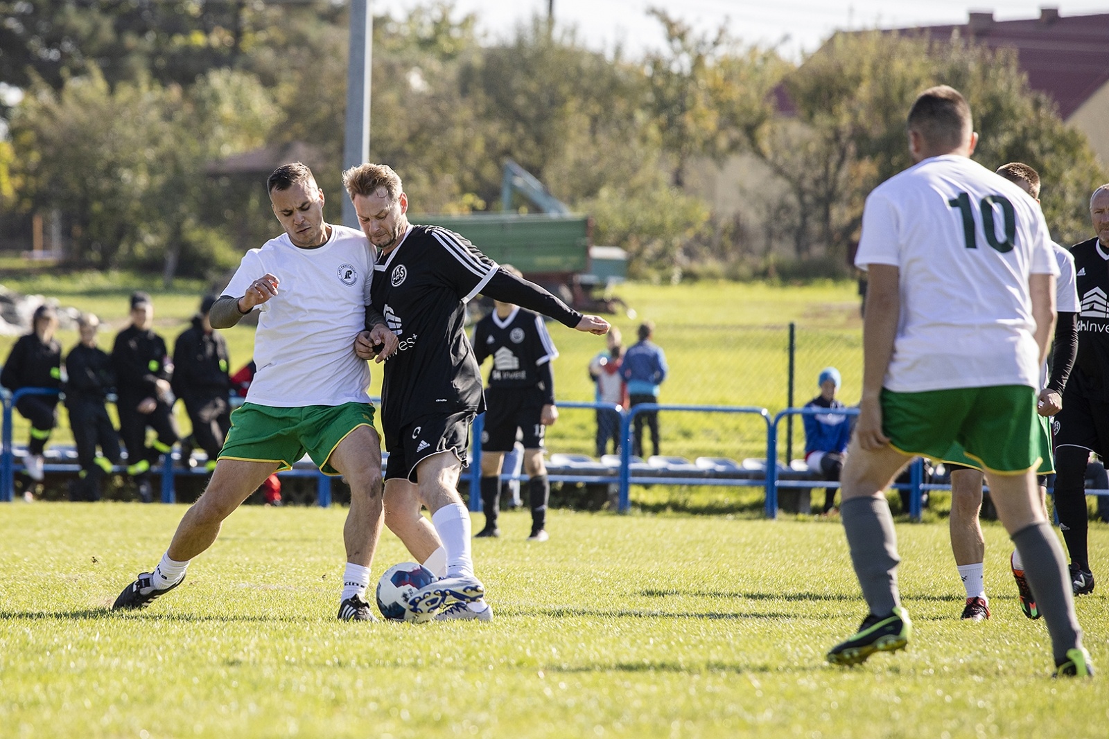 Zdjęcie w galerii na portalu naszraciborz.pl: Piłkarska rywalizacja LKS 07 Markowice i Lasów Państwowych. Klub dostał finansowe wsparcie wiadomości z regionu