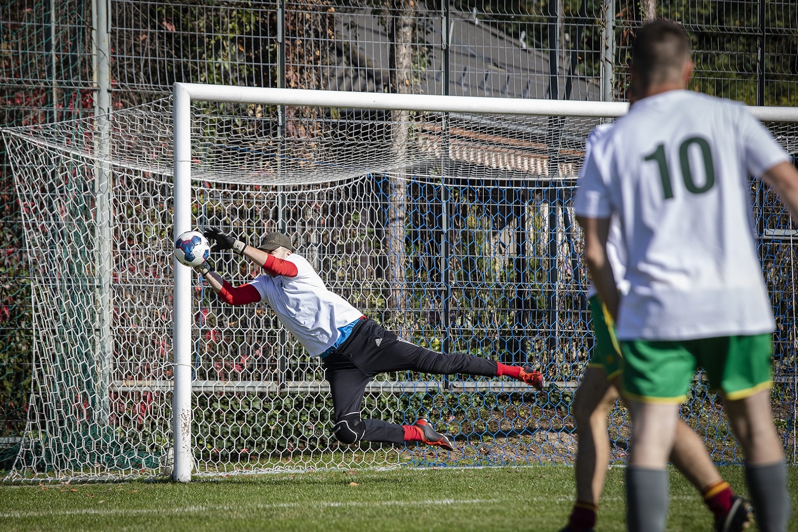 Zdjęcie w galerii na portalu naszraciborz.pl: Piłkarska rywalizacja LKS 07 Markowice i Lasów Państwowych. Klub dostał finansowe wsparcie wiadomości z regionu
