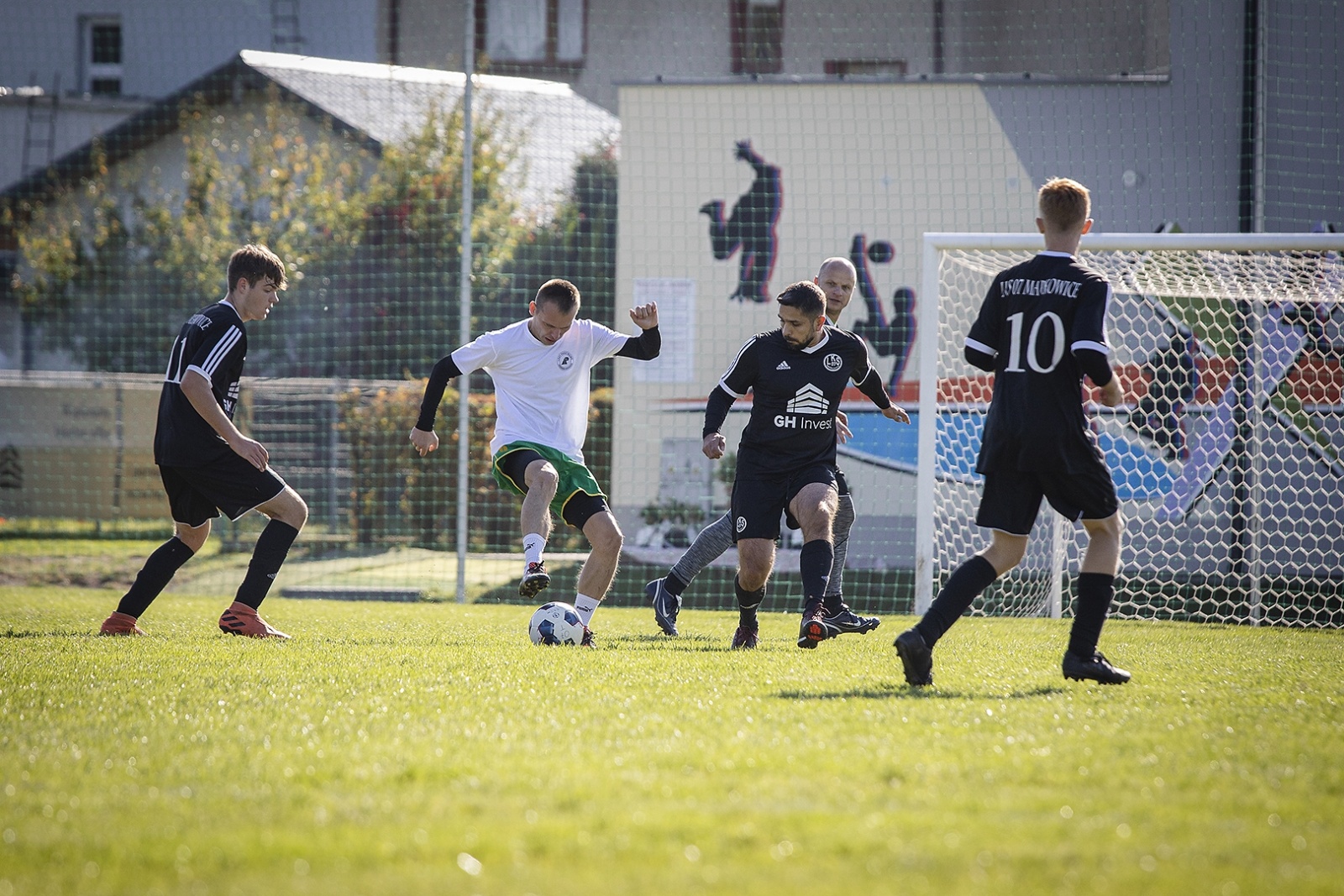 Zdjęcie w galerii na portalu naszraciborz.pl: Piłkarska rywalizacja LKS 07 Markowice i Lasów Państwowych. Klub dostał finansowe wsparcie wiadomości z regionu