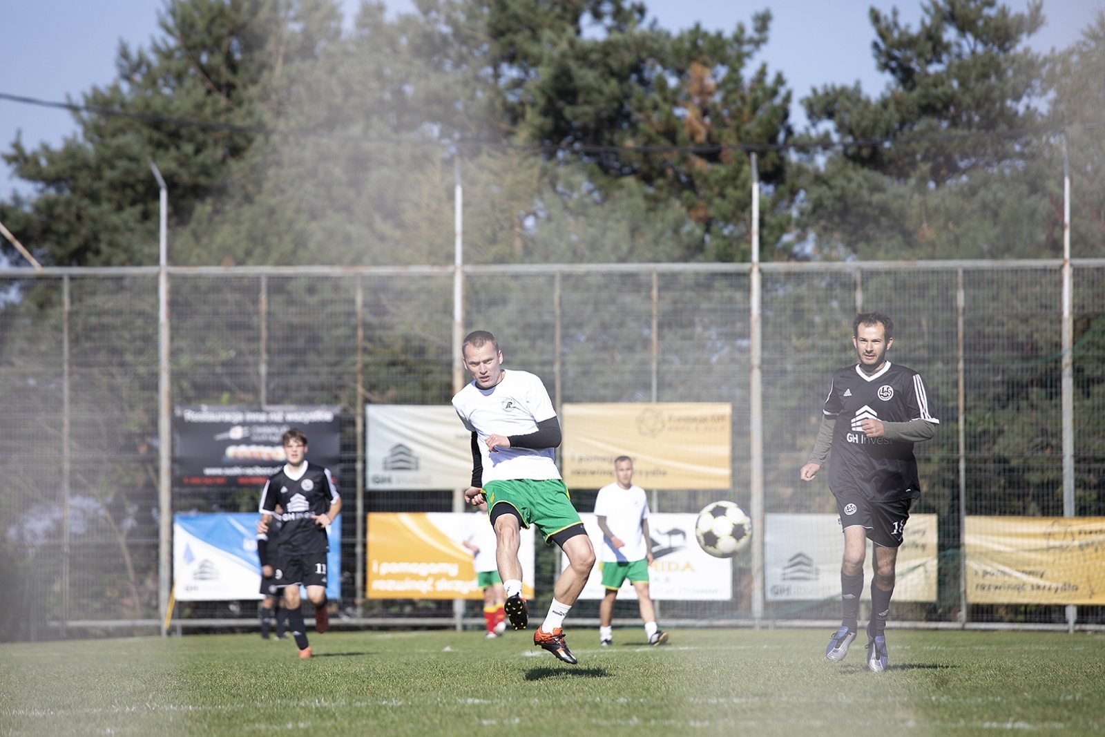 Zdjęcie w galerii na portalu naszraciborz.pl: Piłkarska rywalizacja LKS 07 Markowice i Lasów Państwowych. Klub dostał finansowe wsparcie wiadomości z regionu