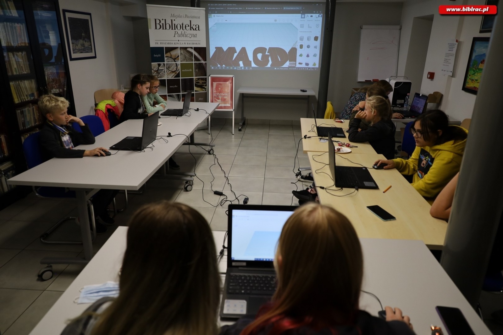 Zdjęcie w galerii na portalu naszraciborz.pl: Polski uczony a Wieża Eiffla. Warsztaty druku 3D w raciborskiej bibliotece [FOTO] wiadomości z regionu