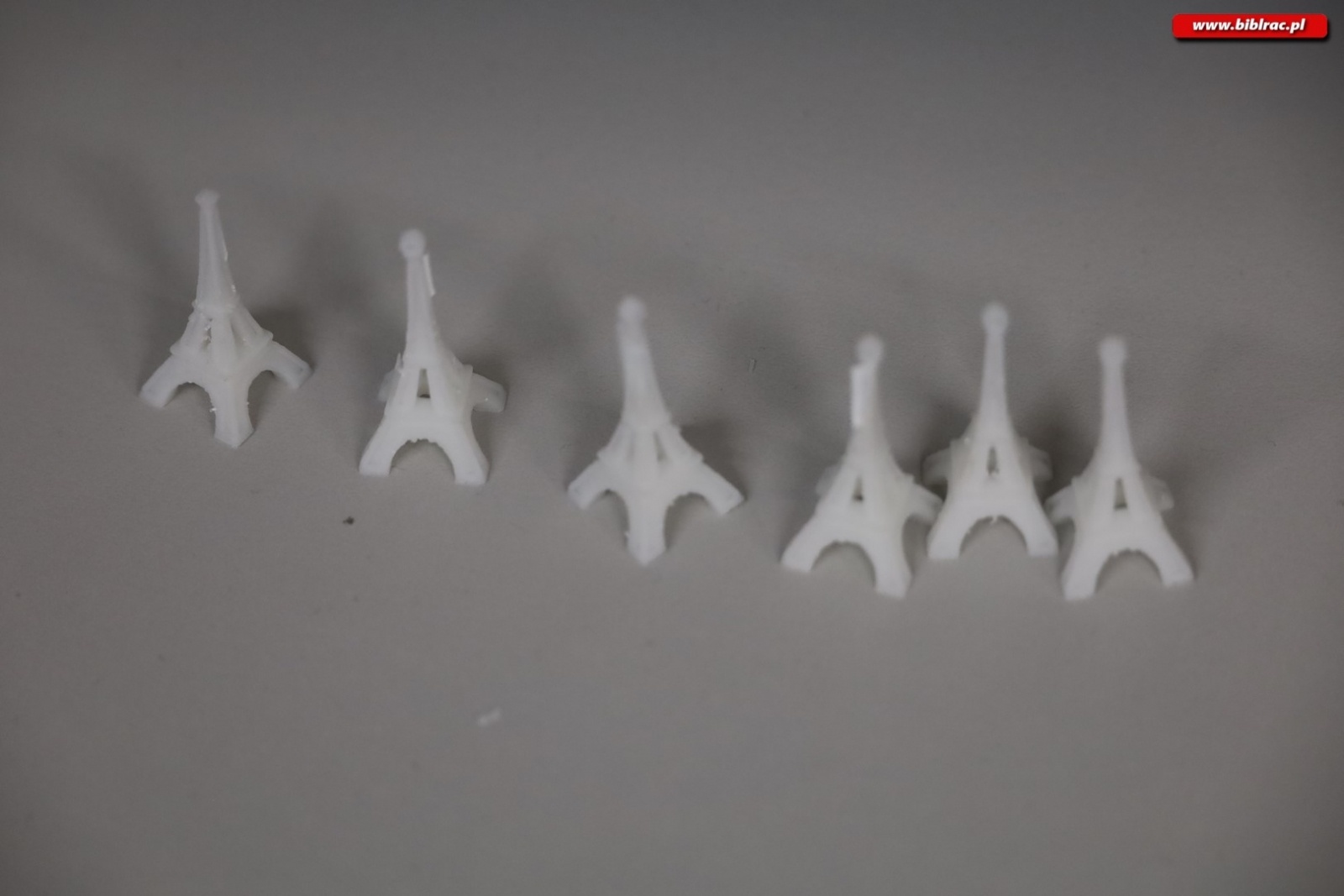 Zdjęcie w galerii na portalu naszraciborz.pl: Polski uczony a Wieża Eiffla. Warsztaty druku 3D w raciborskiej bibliotece [FOTO] wiadomości z regionu