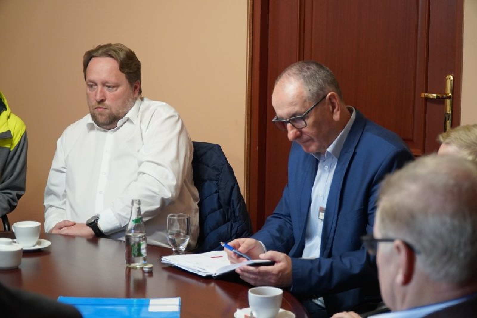 Zdjęcie w galerii na portalu naszraciborz.pl: Początek był nerwowy. Spotkanie władz miasta z wykonawcą robót na DW 935 Racibórz-Rybnik wiadomości z regionu