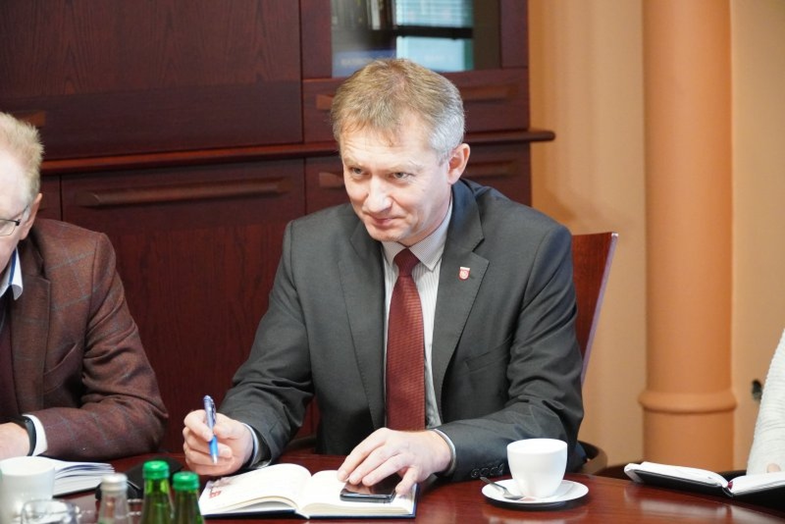 Zdjęcie w galerii na portalu naszraciborz.pl: Początek był nerwowy. Spotkanie władz miasta z wykonawcą robót na DW 935 Racibórz-Rybnik wiadomości z regionu