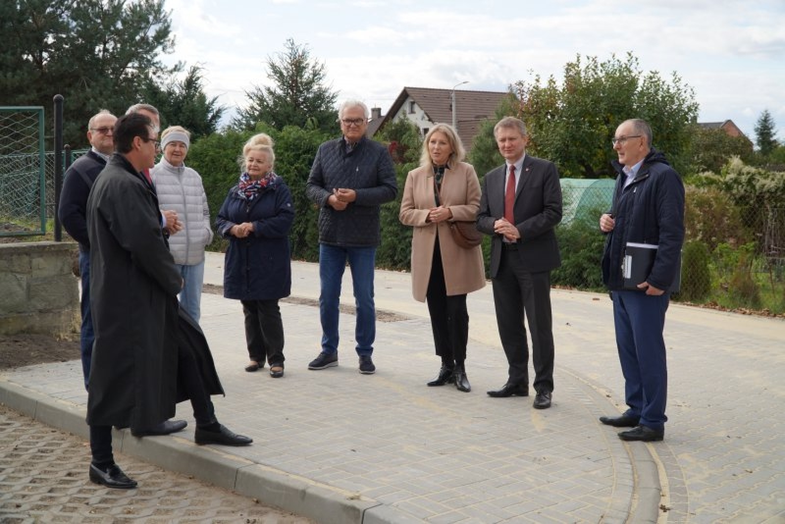 Zdjęcie w galerii na portalu naszraciborz.pl: Przy cmentarzu w Markowicach powstały nowe miejsca postojowe wiadomości z regionu